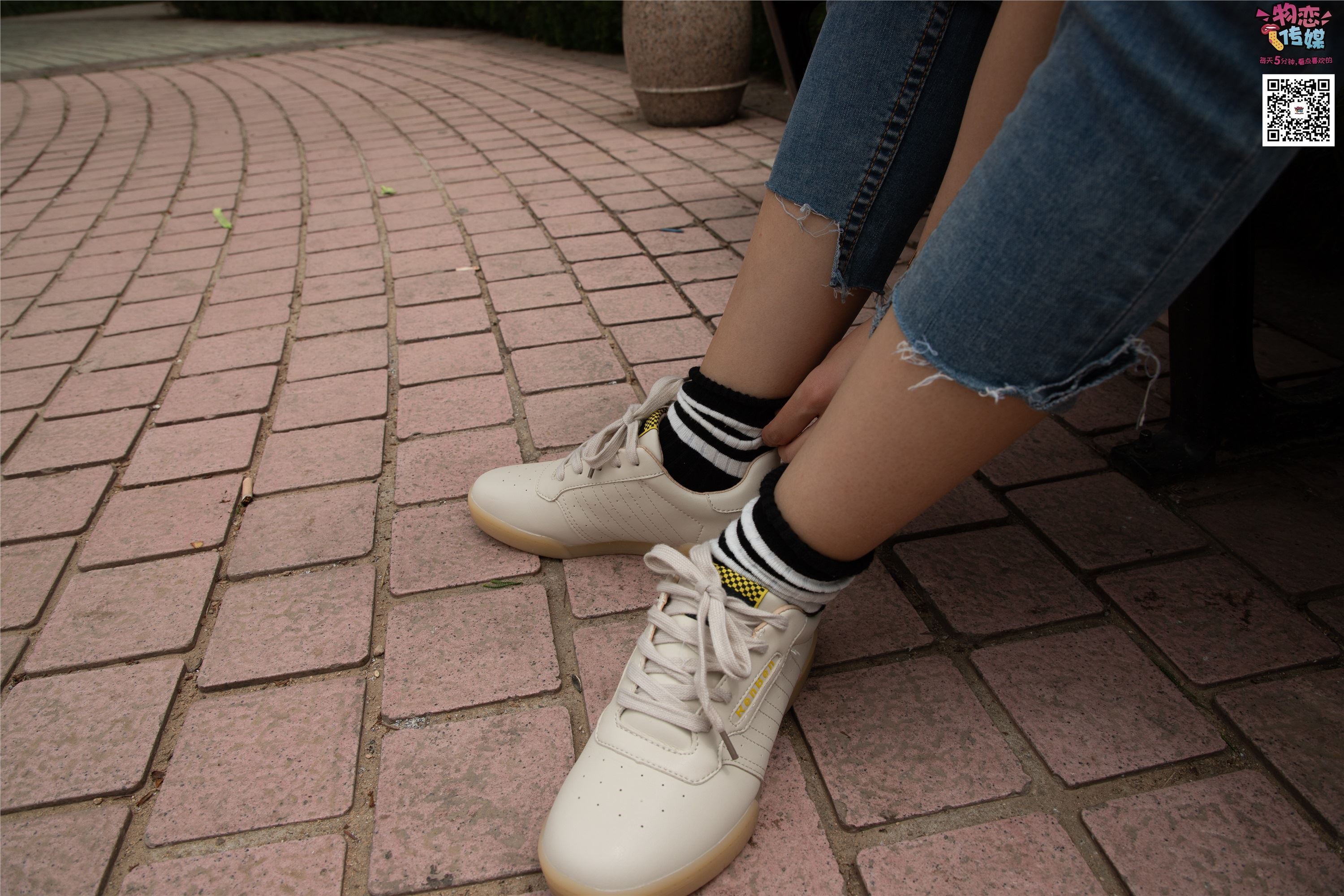 Love media No.014 high cold style of big sister Oh, small white shoes with pink boat socks