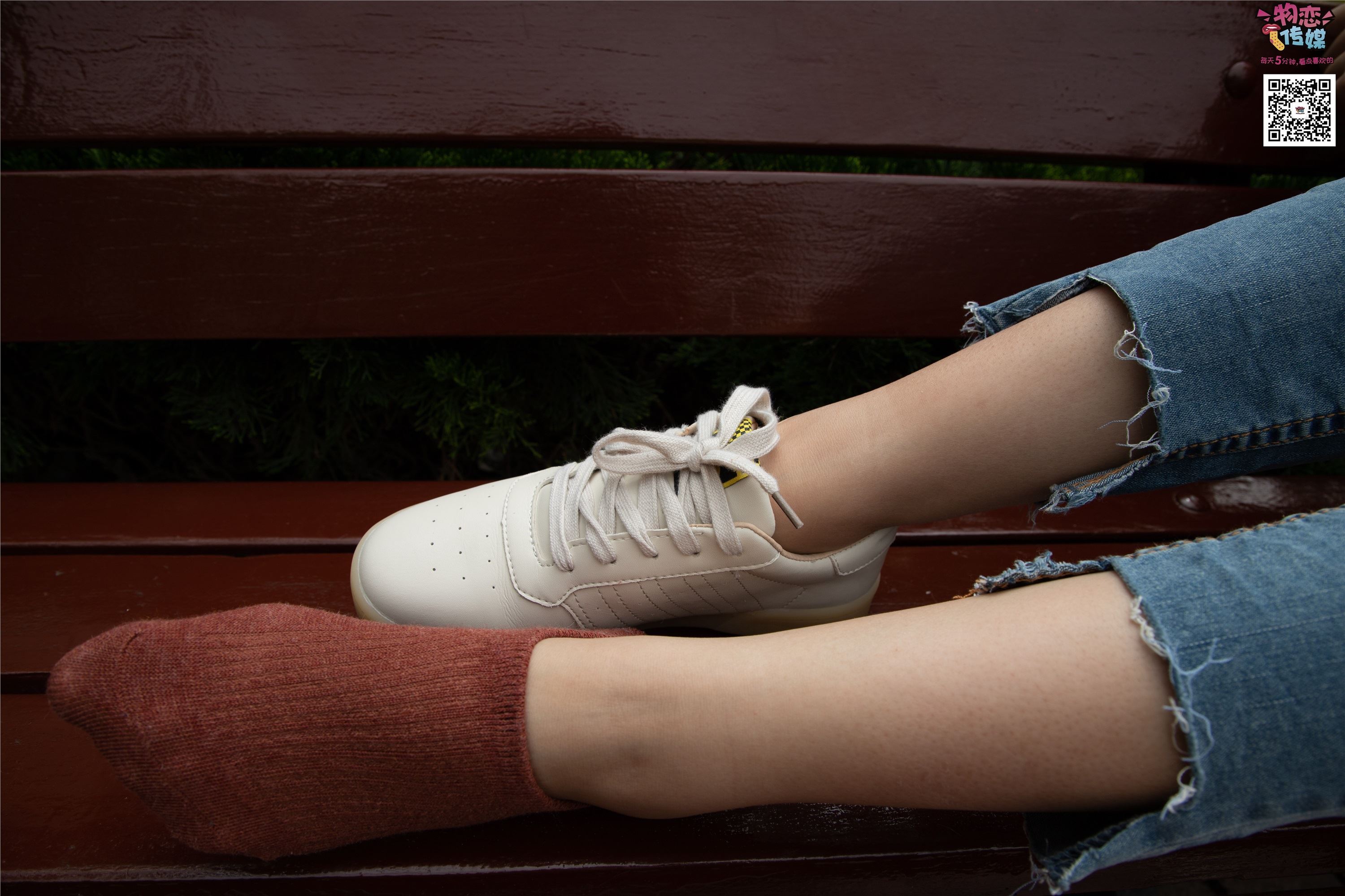 Love media No.014 high cold style of big sister Oh, small white shoes with pink boat socks