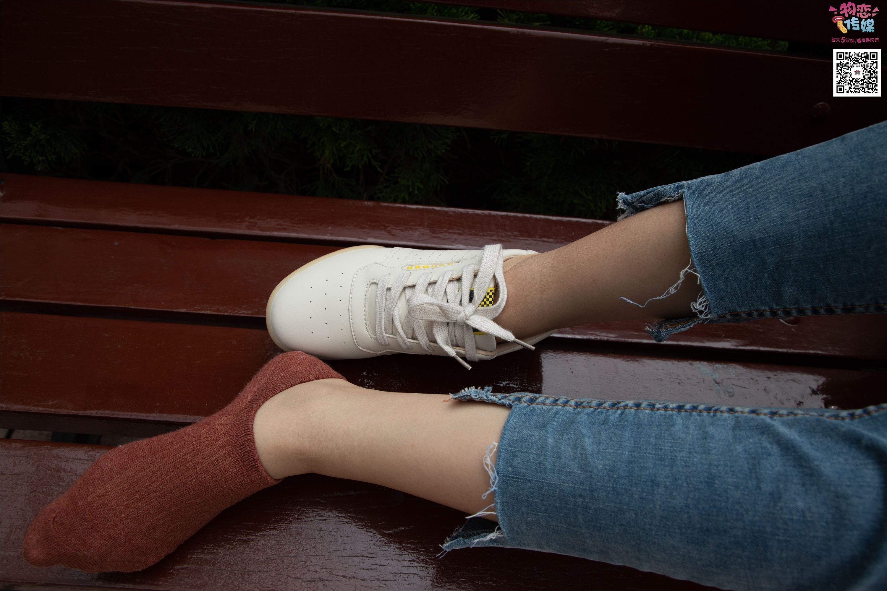 Love media No.014 high cold style of big sister Oh, small white shoes with pink boat socks