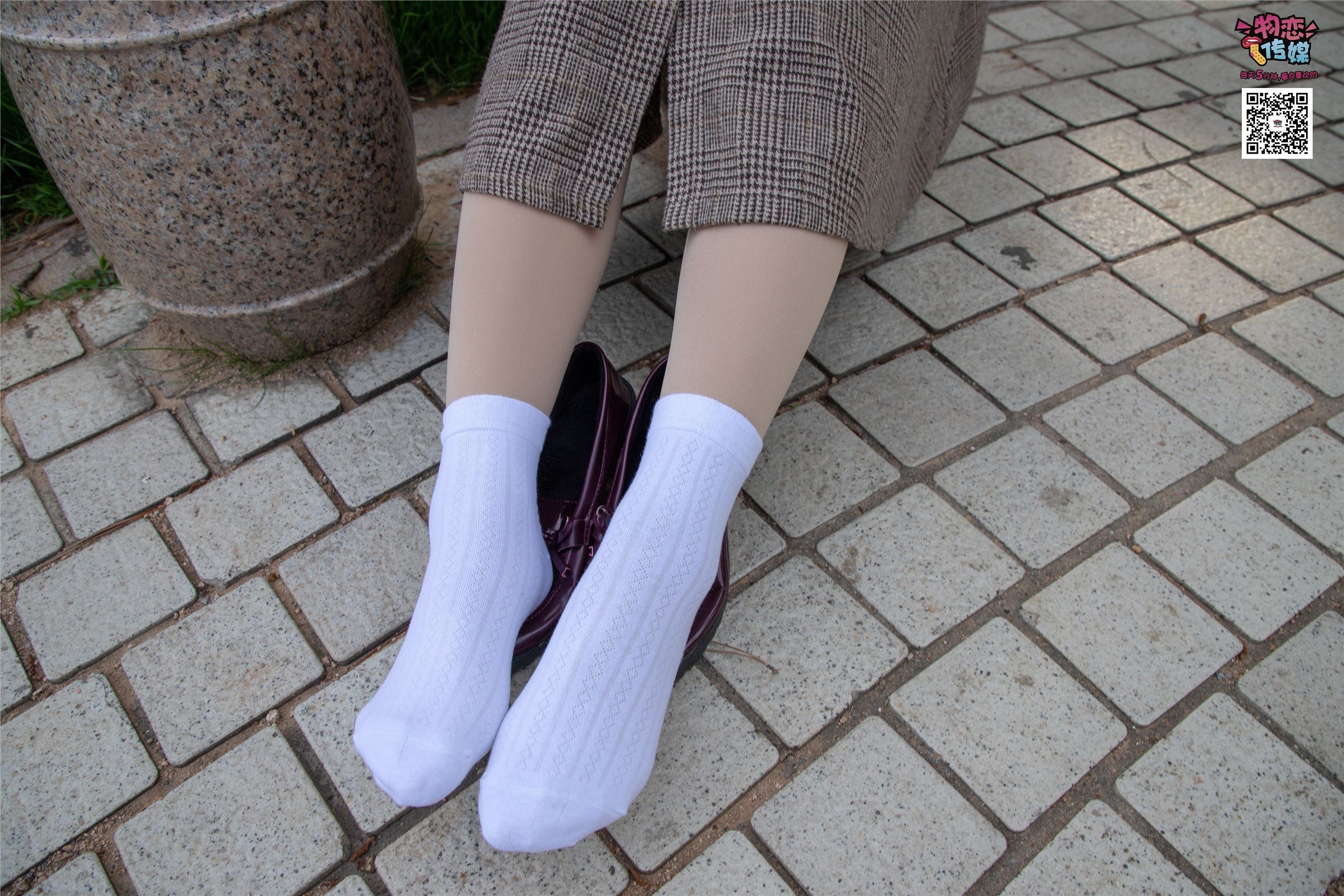 Love media No.015 scholarly temperament girl, pork with white cotton socks