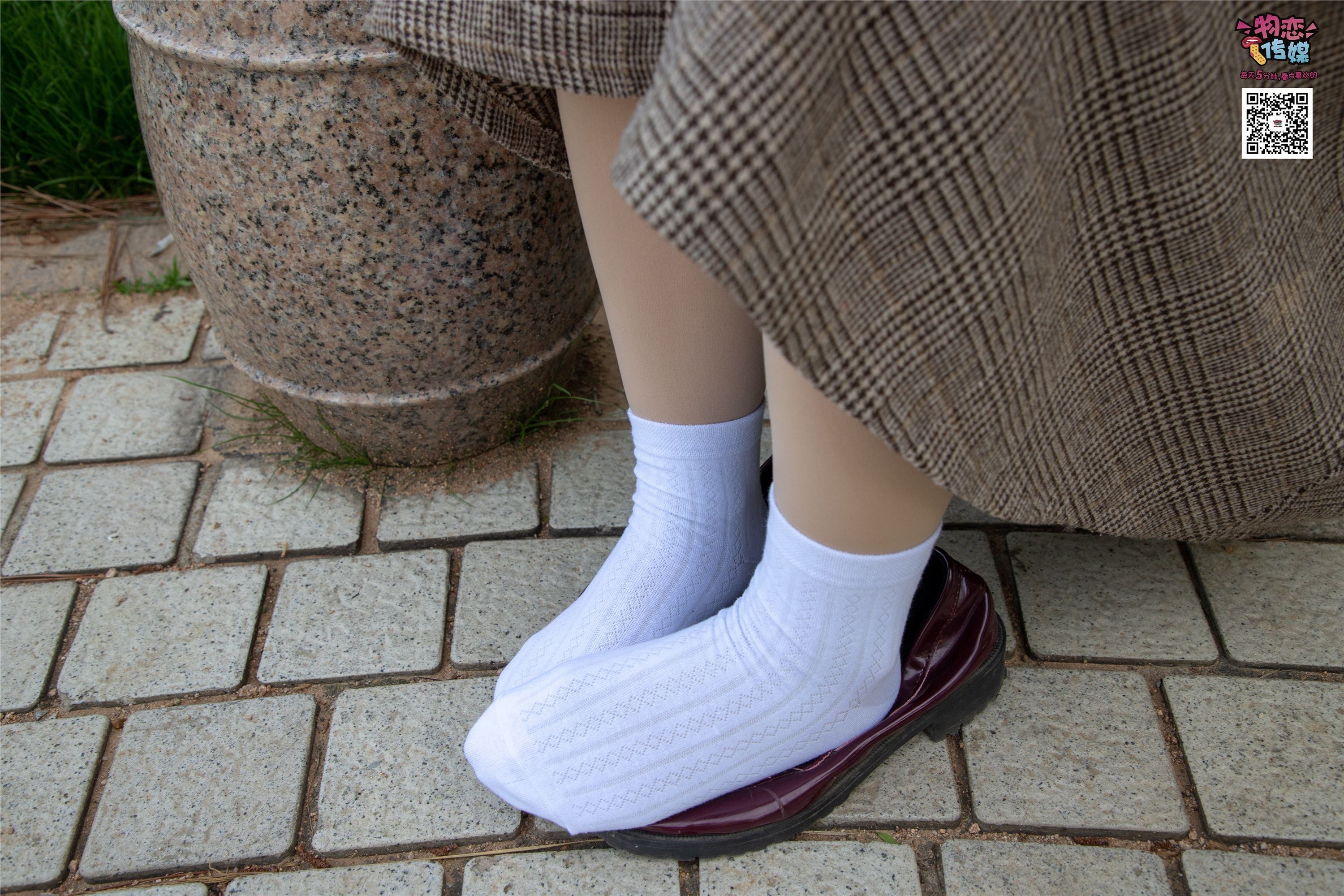 Love media No.015 scholarly temperament girl, pork with white cotton socks