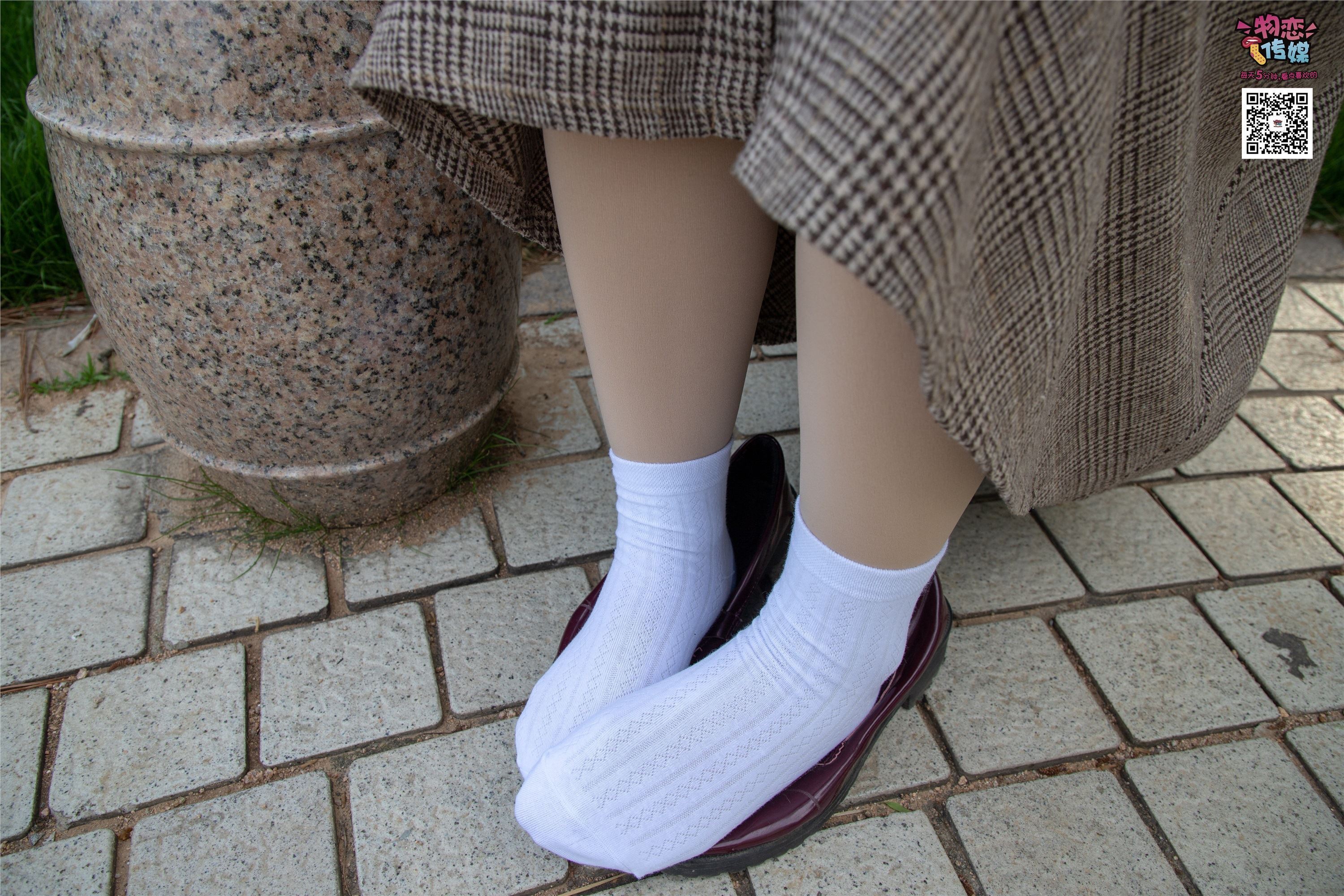 Love media No.015 scholarly temperament girl, pork with white cotton socks