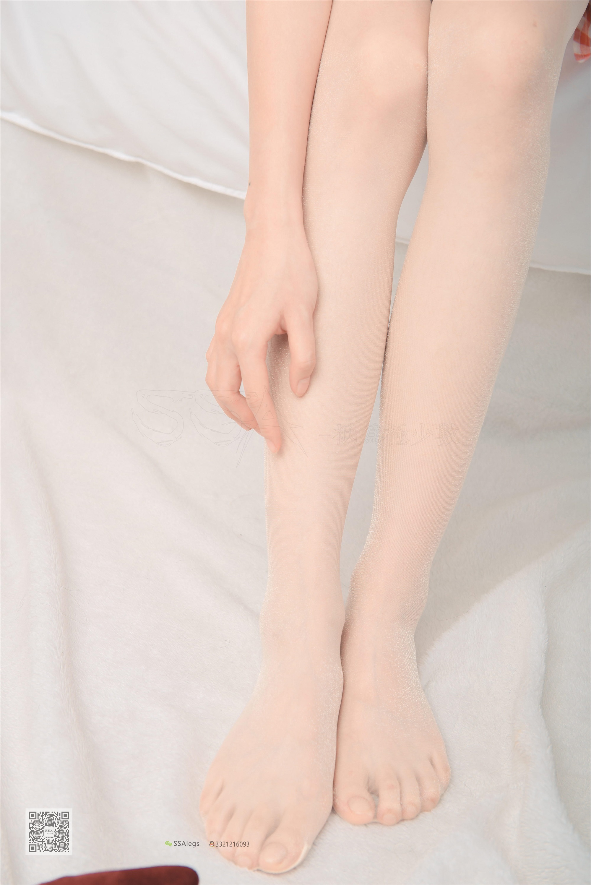 Another interpretation of SSA silk society 014 xiaoqiqi flash open crotch stockings