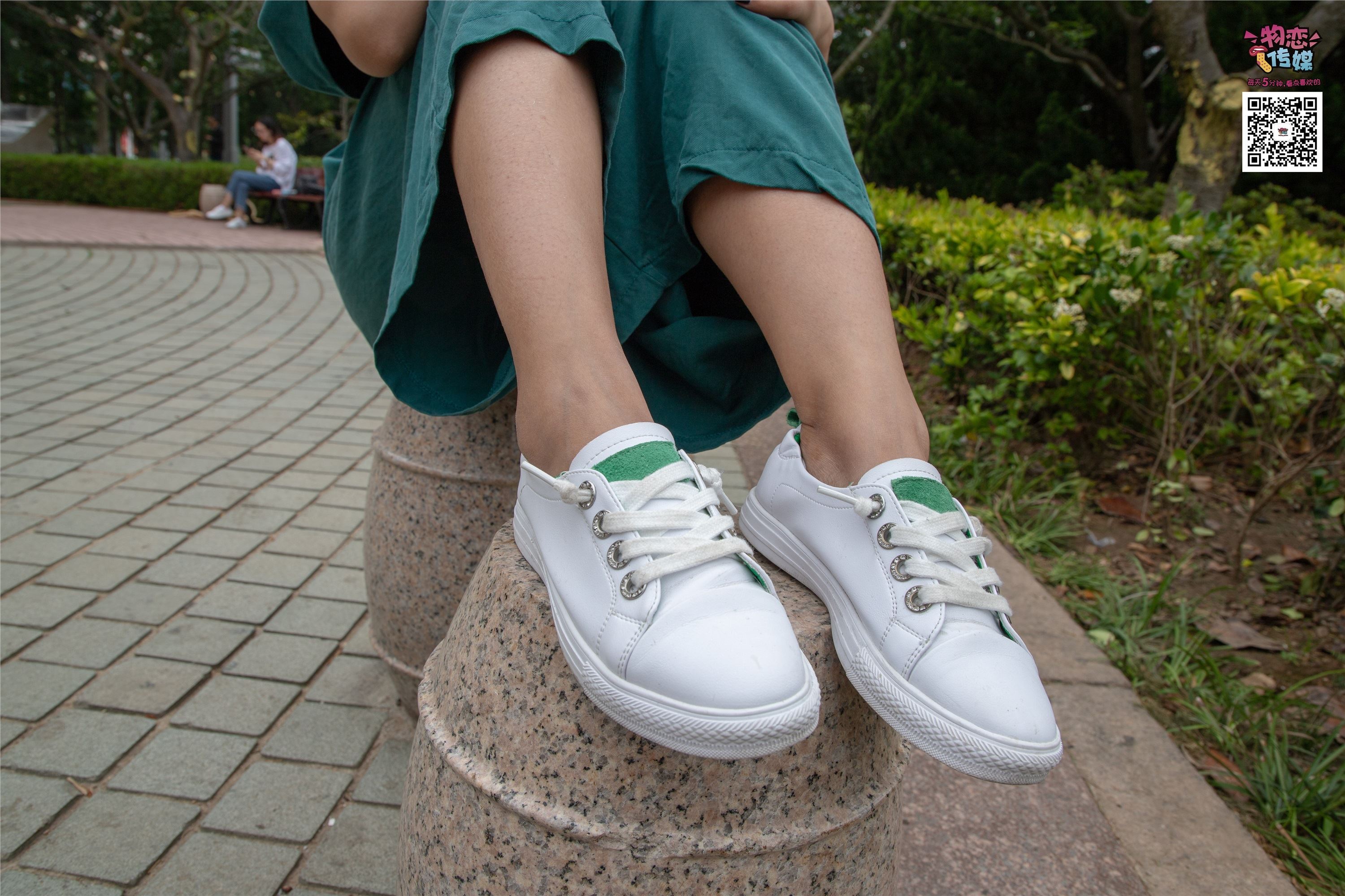 Love media no.019, the real Miss Qingdao, oh, white board shoes with white boat socks