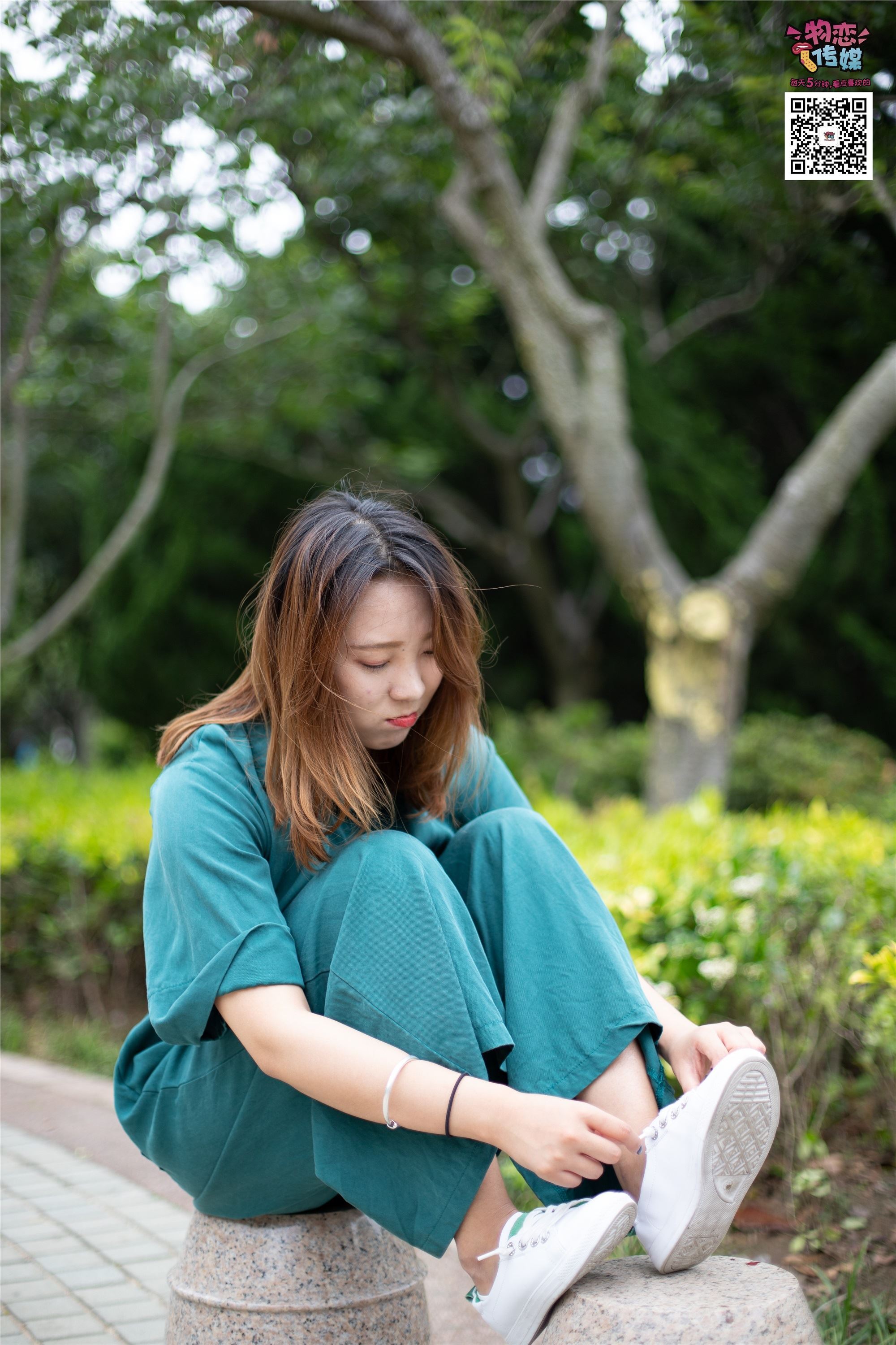 Love media no.019, the real Miss Qingdao, oh, white board shoes with white boat socks