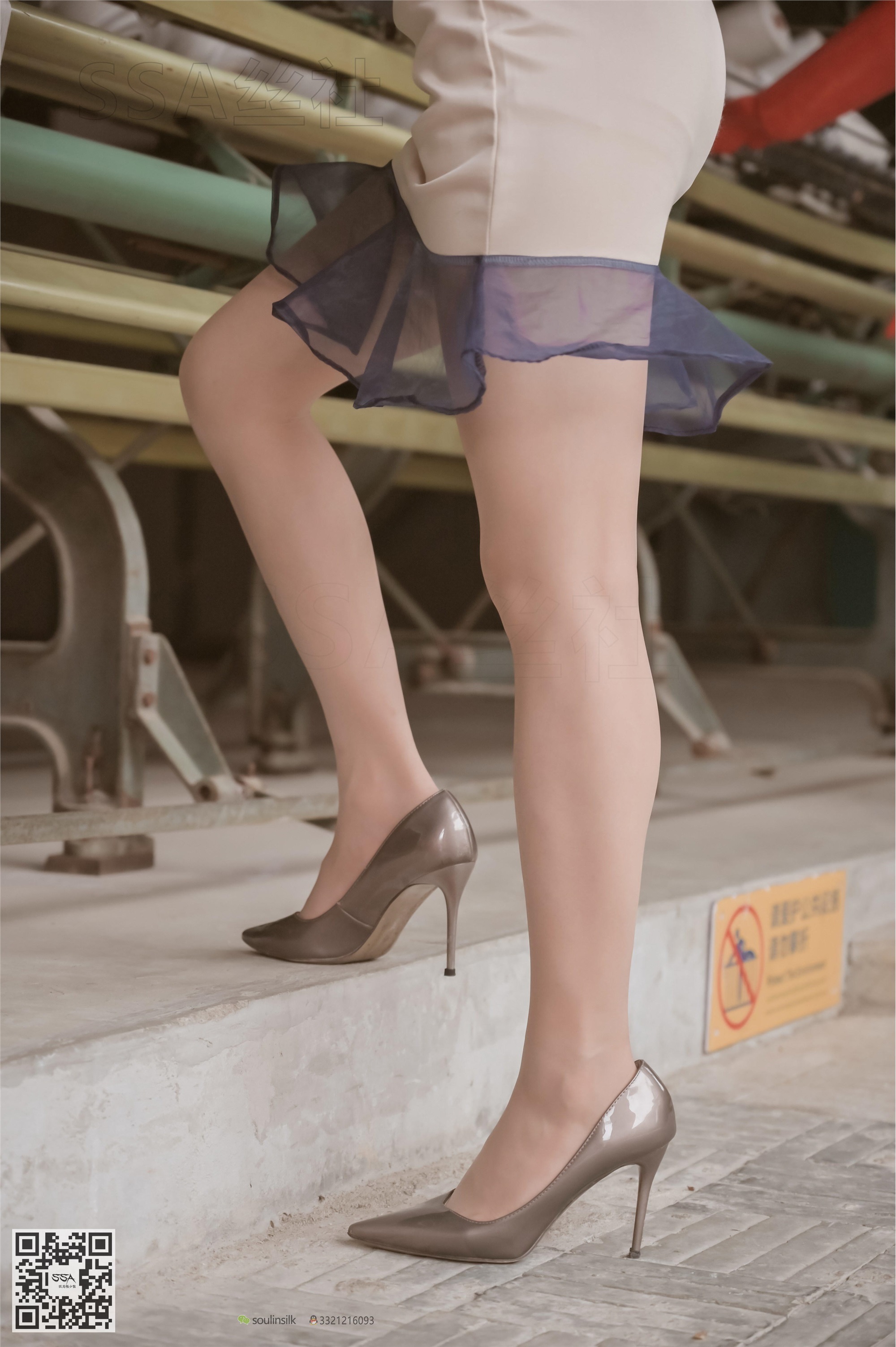 SSA silk society 099 Sydney Street short skirt stockings