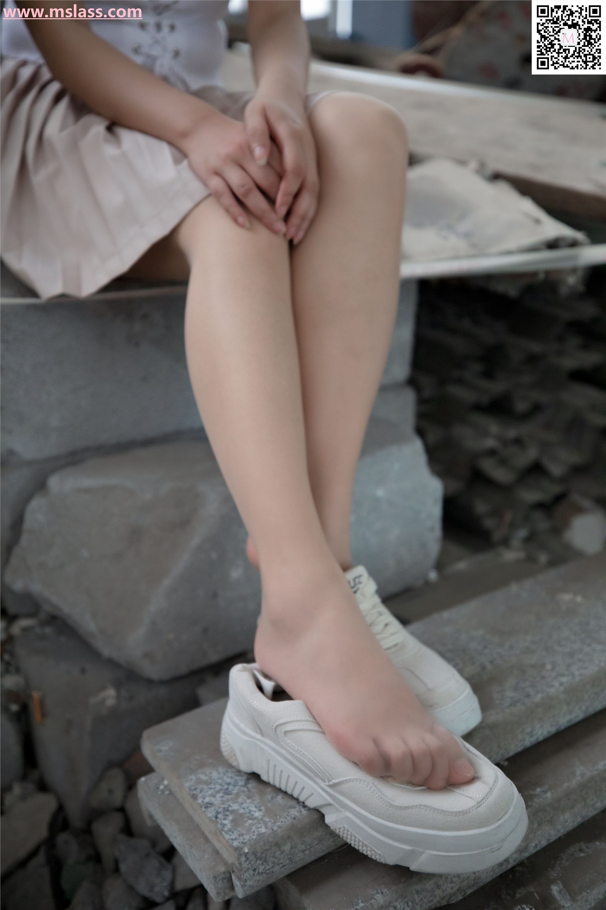 Mslass dream silk goddess August 29, 2019 vol.045 small white shoes in ruins on New Year's Eve