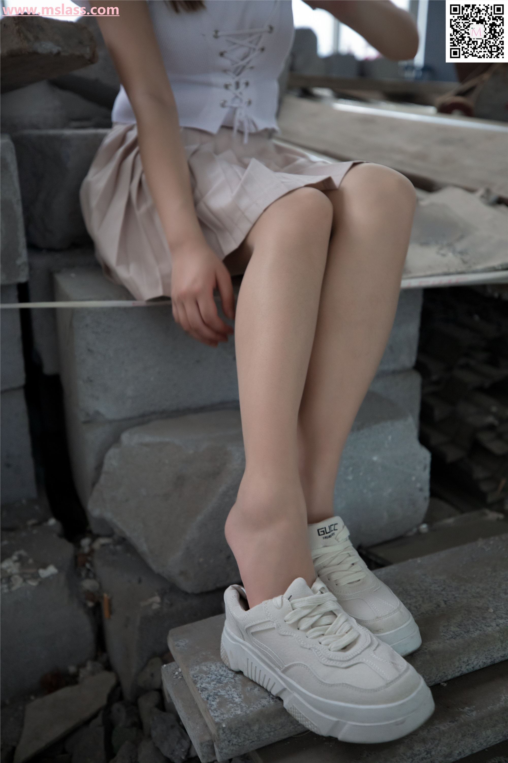 Mslass dream silk goddess August 29, 2019 vol.045 small white shoes in ruins on New Year's Eve