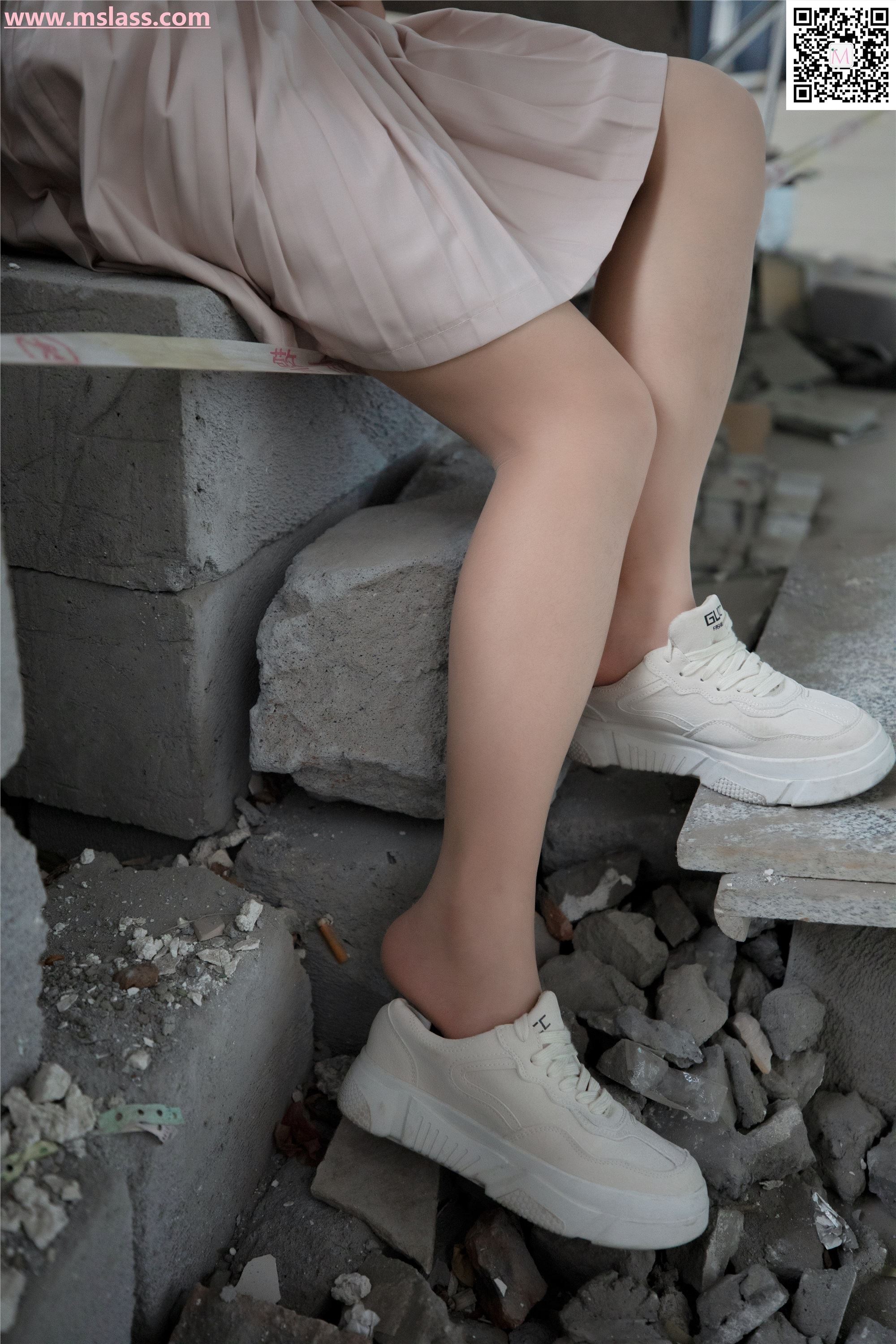 Mslass dream silk goddess August 29, 2019 vol.045 small white shoes in ruins on New Year's Eve