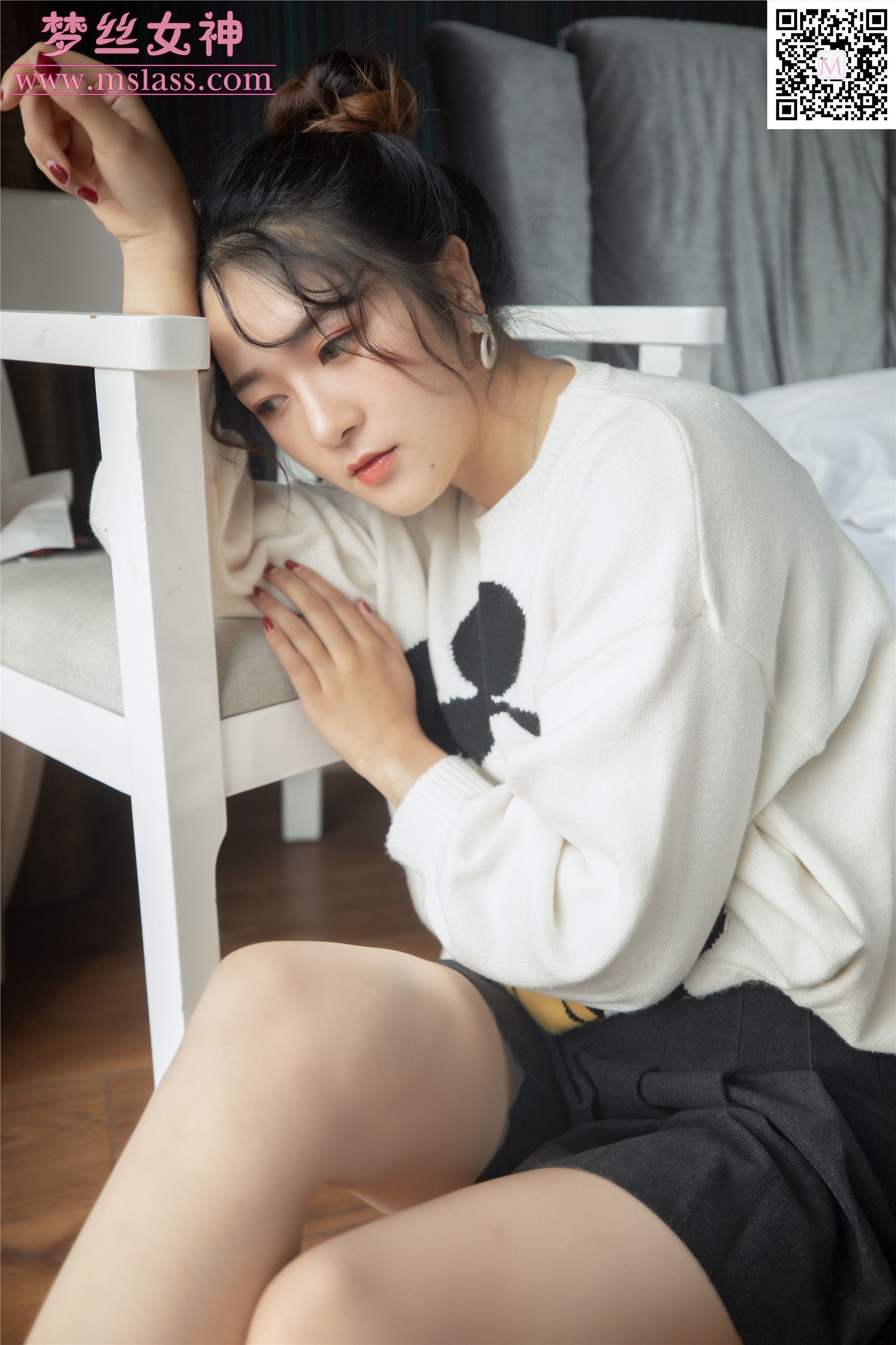 Mslass dream silk goddess November 12, 2019 vol.068 silk stockings under the white sweater in rainy morning