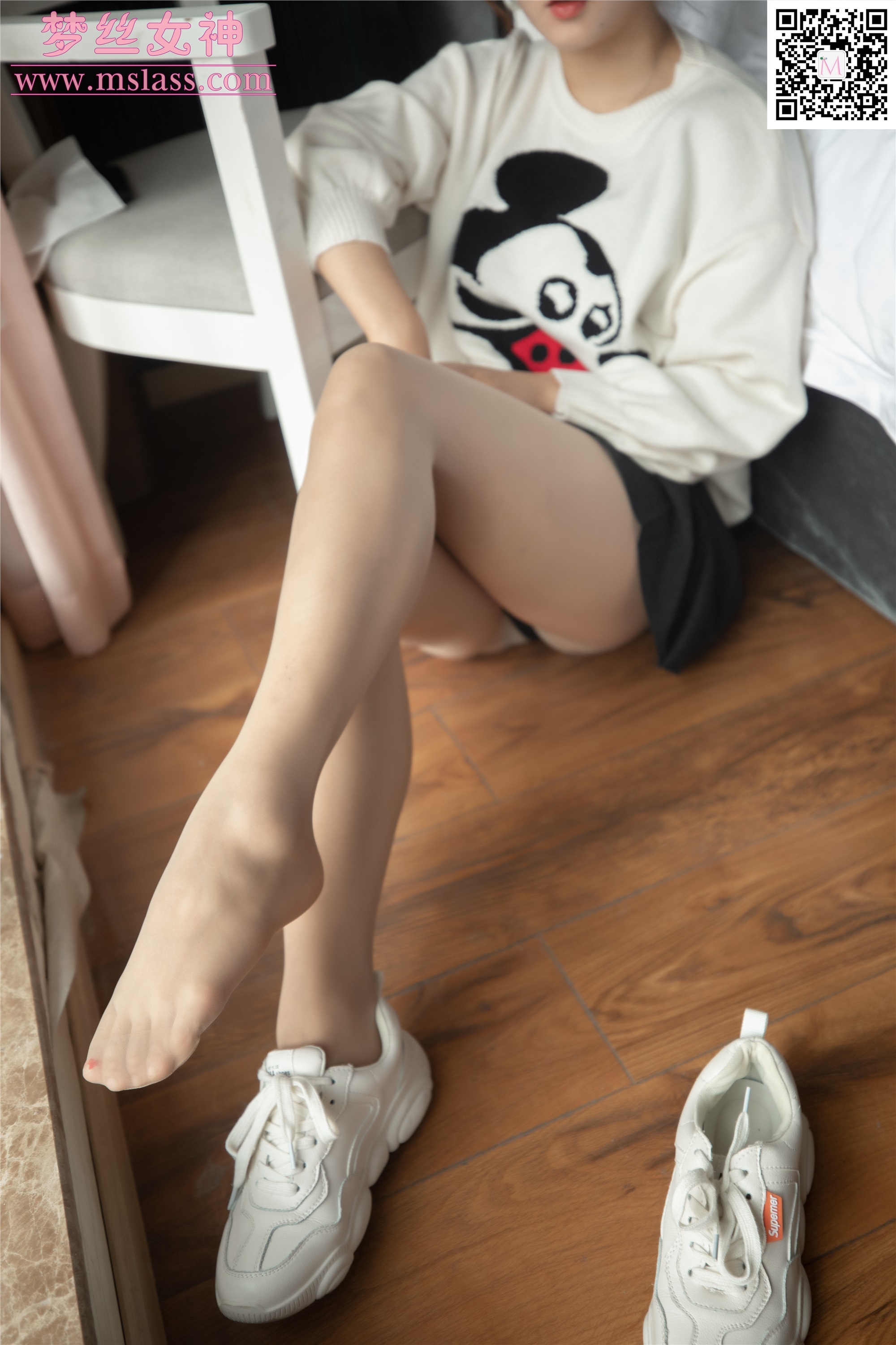 Mslass dream silk goddess November 12, 2019 vol.068 silk stockings under the white sweater in rainy morning