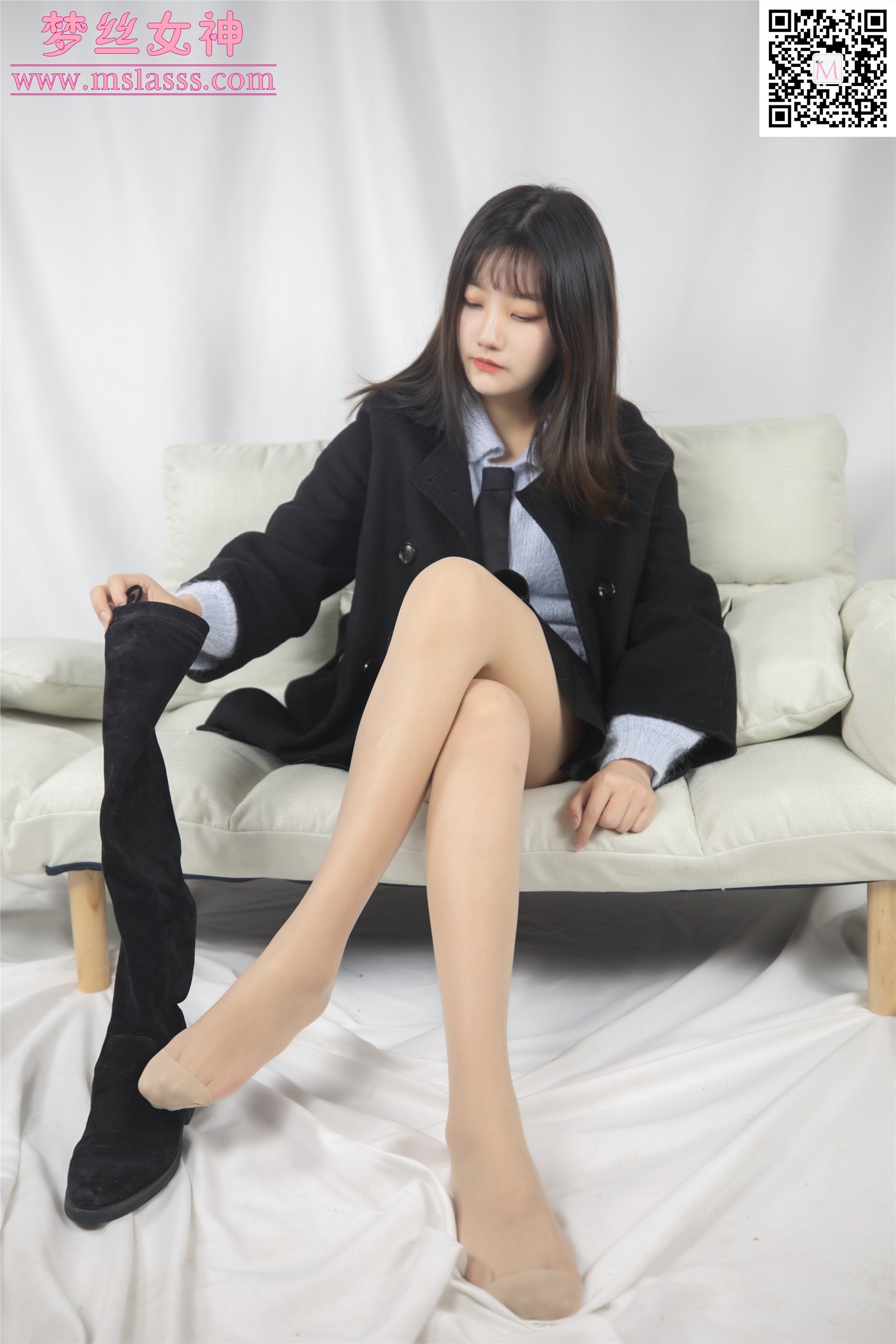 MSLASS梦丝女神 2020-01-07 Vol.088 小盐 黑风衣下的美腿
