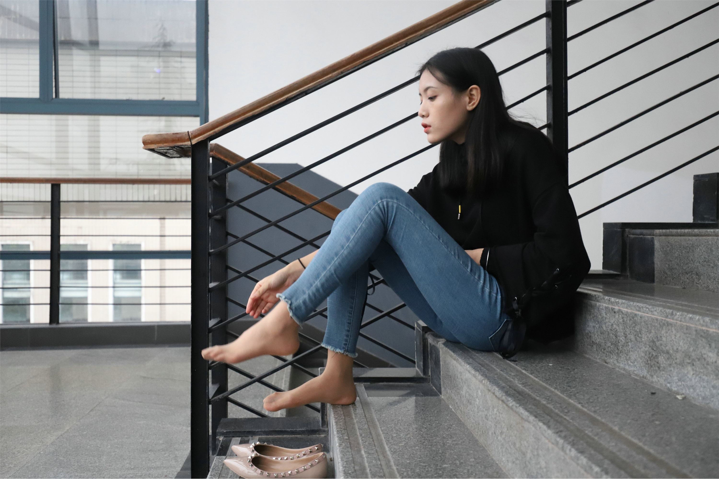 漂亮女大学生牛仔裤肉丝