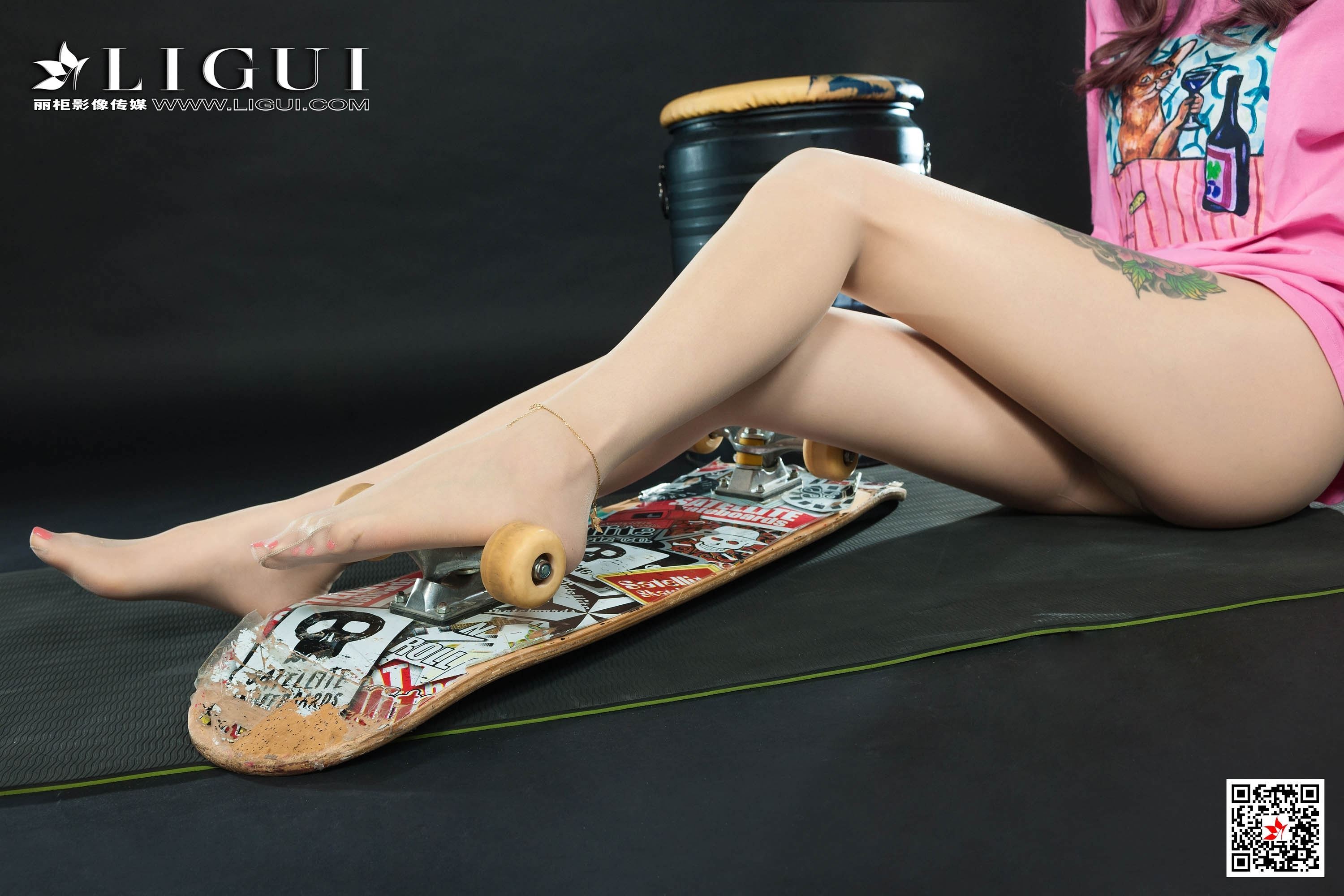 Ligui cabinet 2020.10.14 skateboard girl