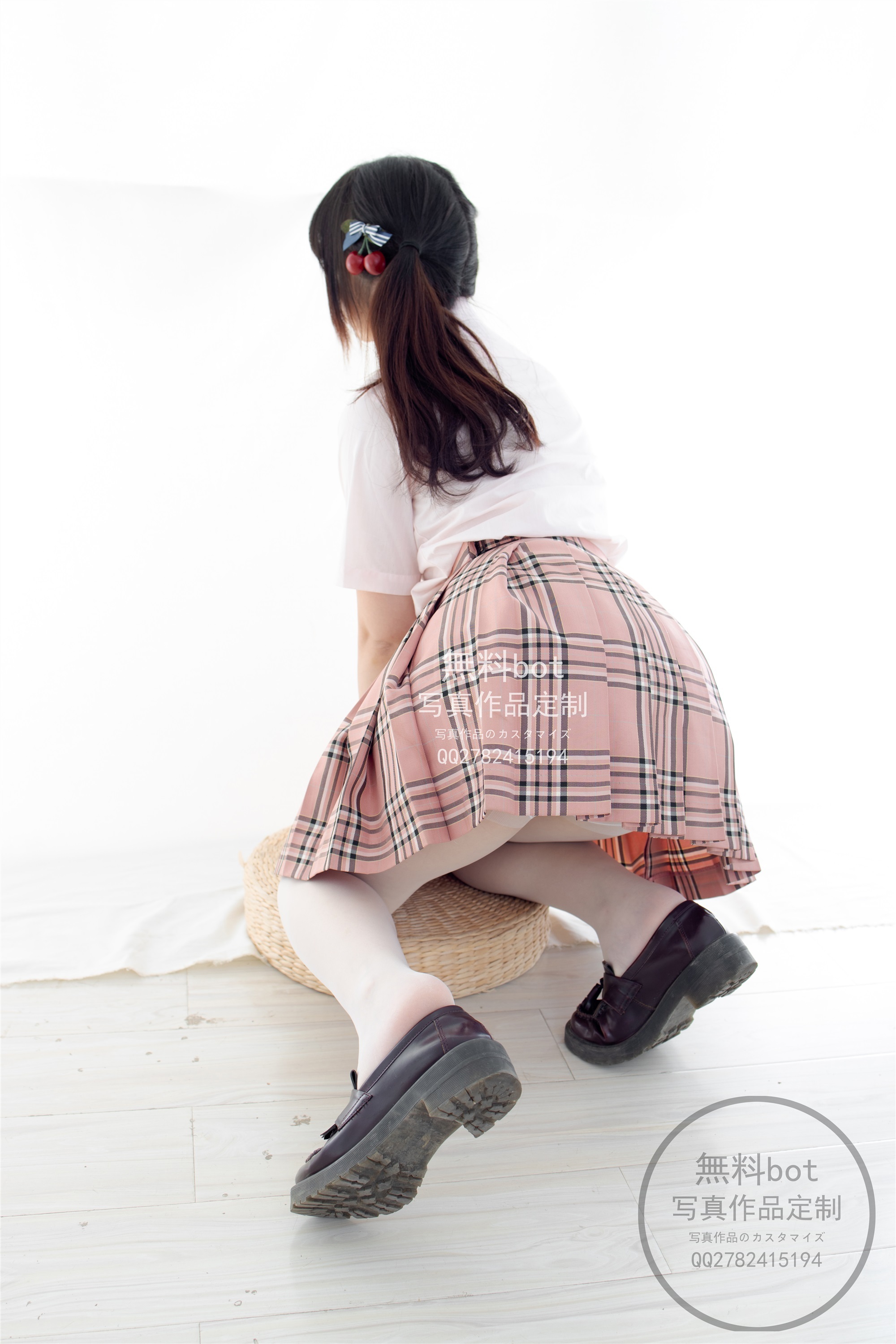 Rose foot photo of Senluo group no material-001 JK plaid skirt