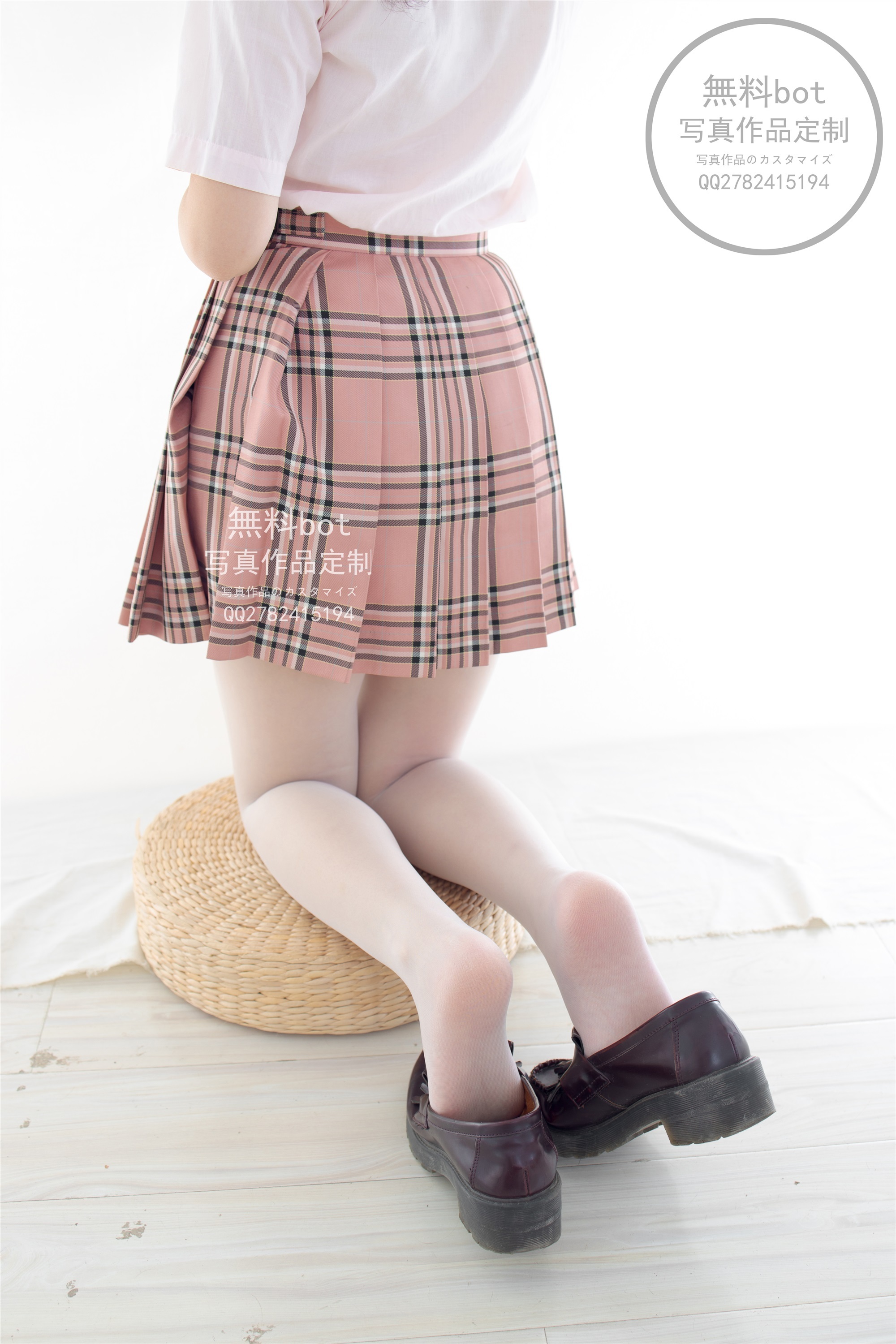 Rose foot photo of Senluo group no material-001 JK plaid skirt