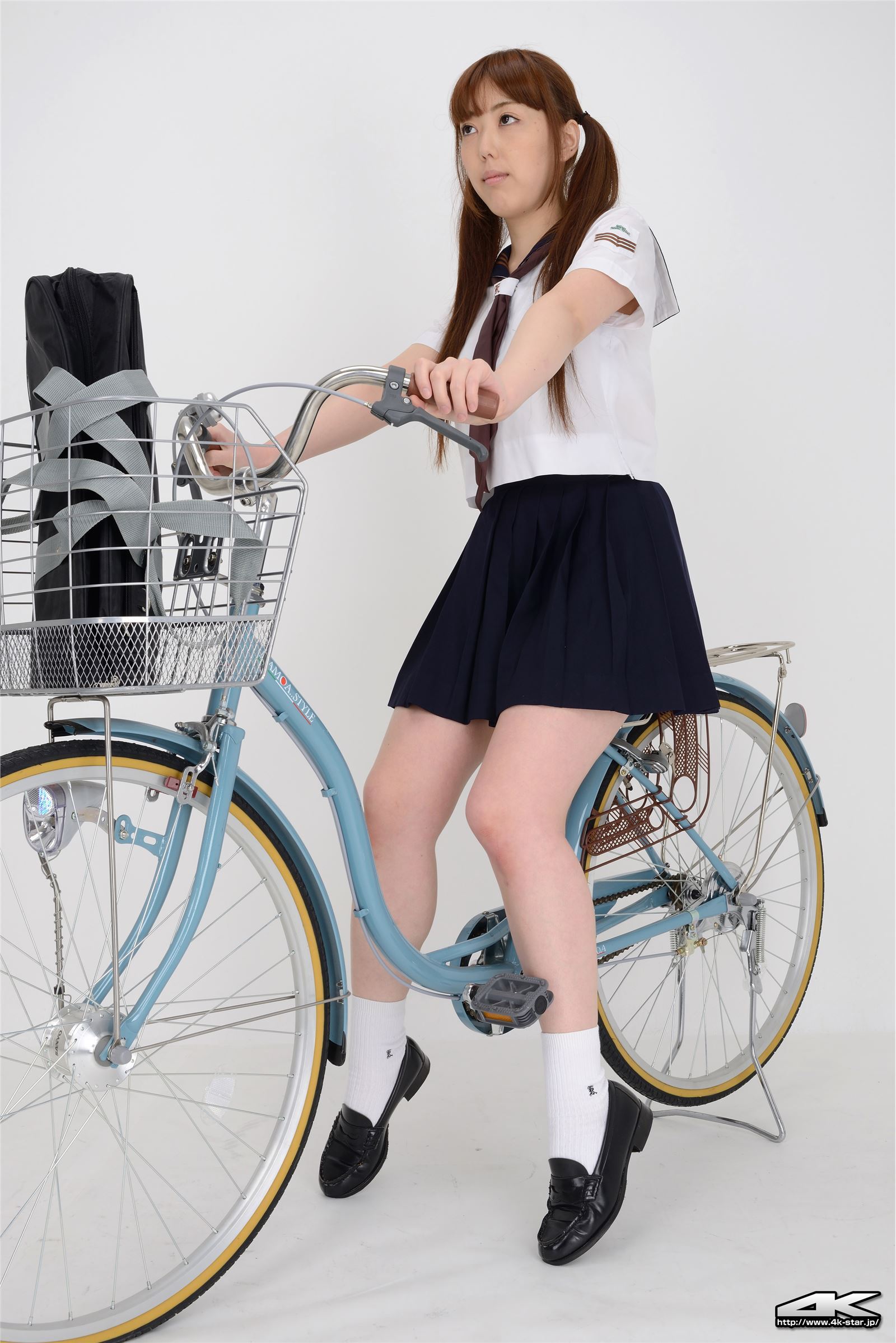 [4K-STAR]2017.12.06 Rumi Kayama 香山ルミ Uniforms and bicycles