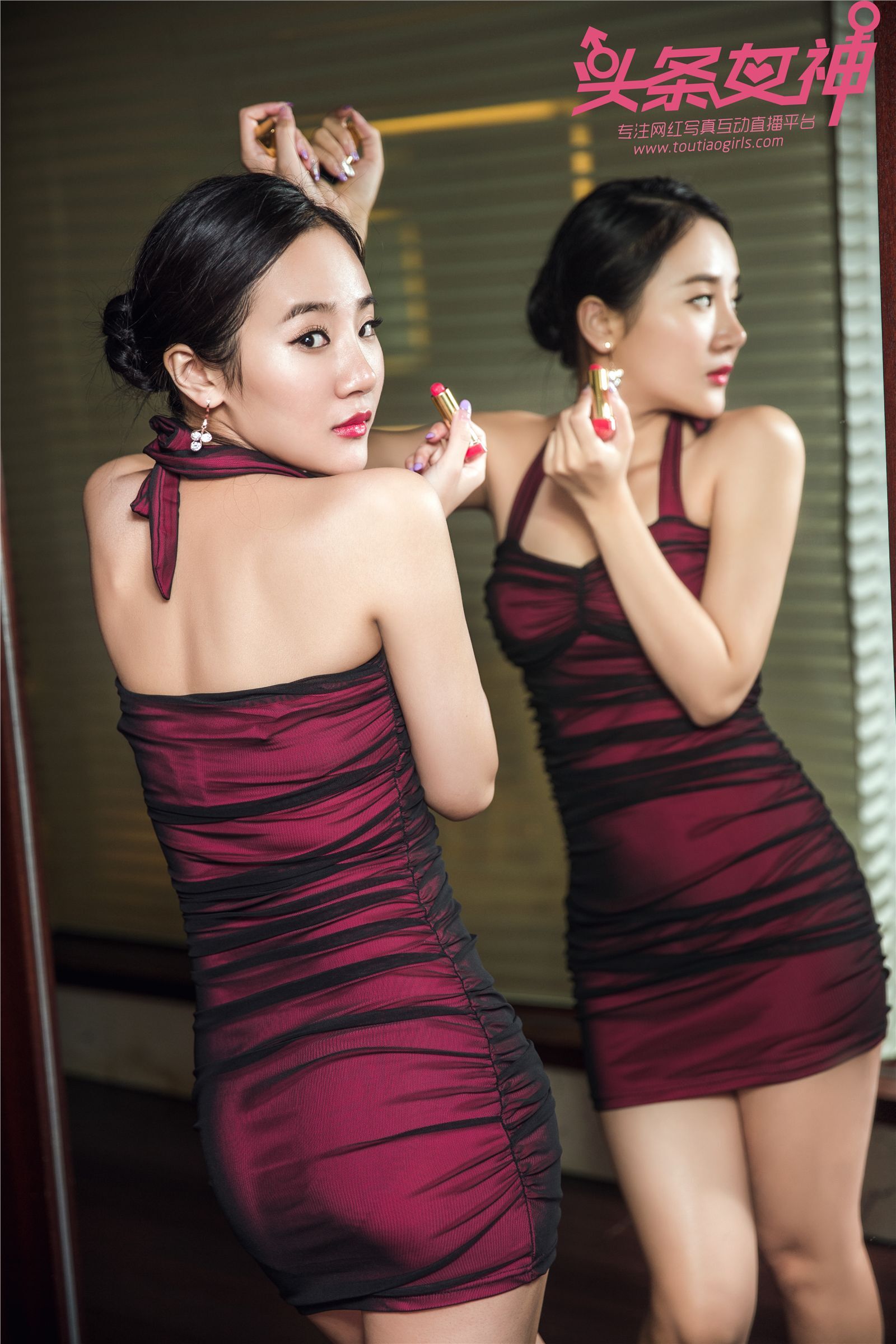 [Toutiao headline goddess] September 25, 2017 ZhouLing sexy slim dress
