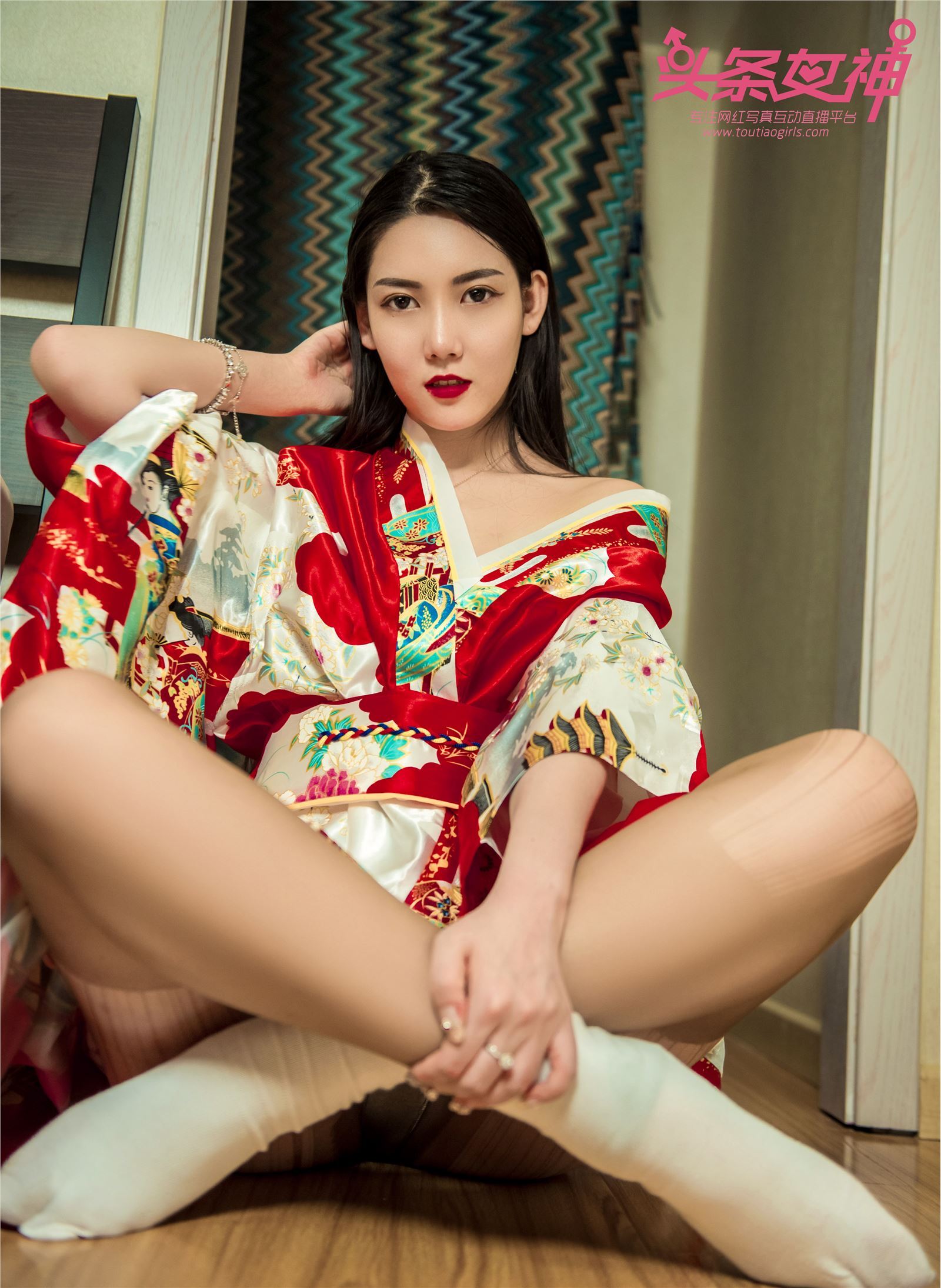 [Toutiao headline goddess] Han Xiaxi special car model on April 9, 2018