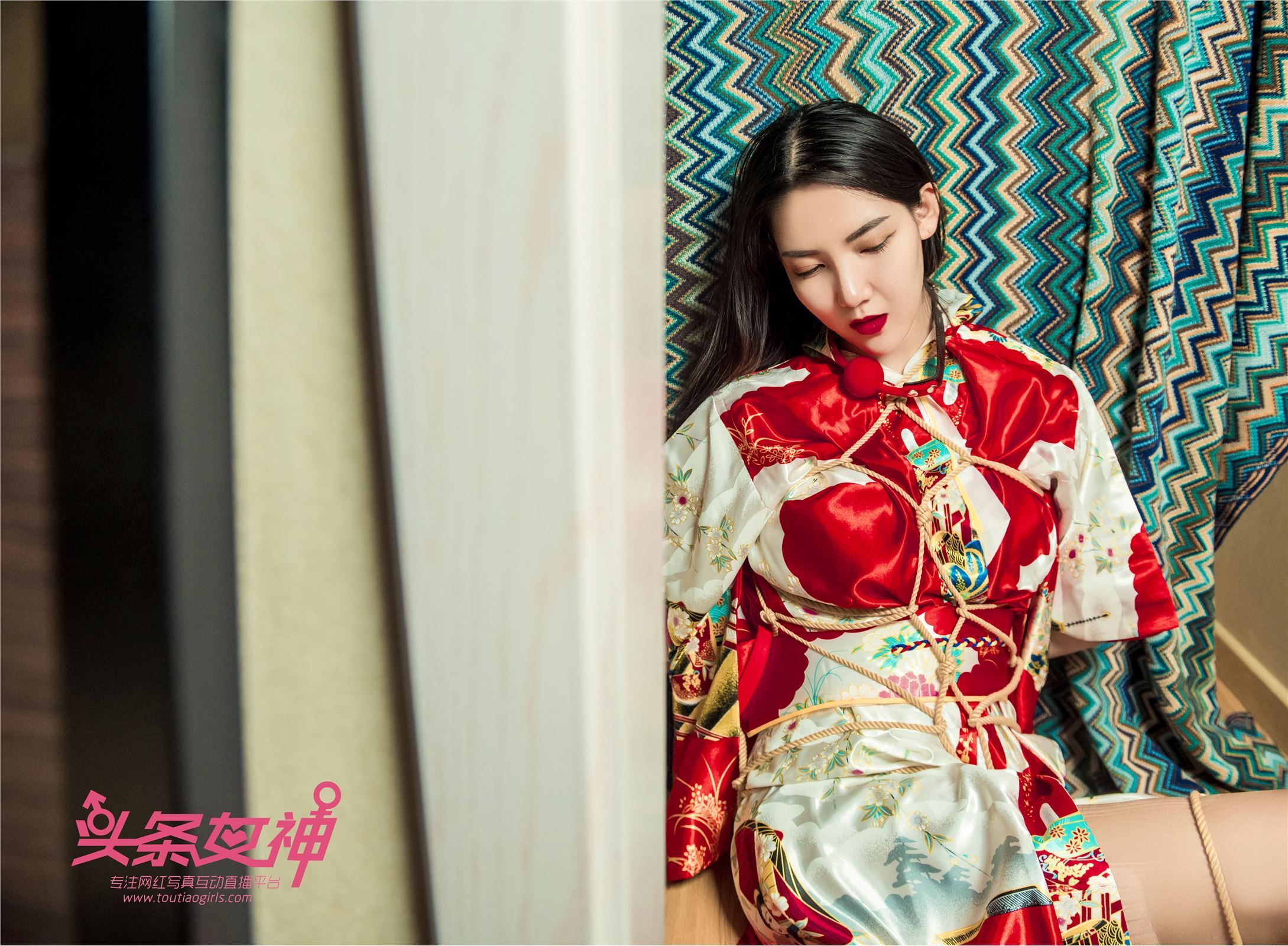 [Toutiao headline goddess] Han Xiaxi special car model on April 9, 2018