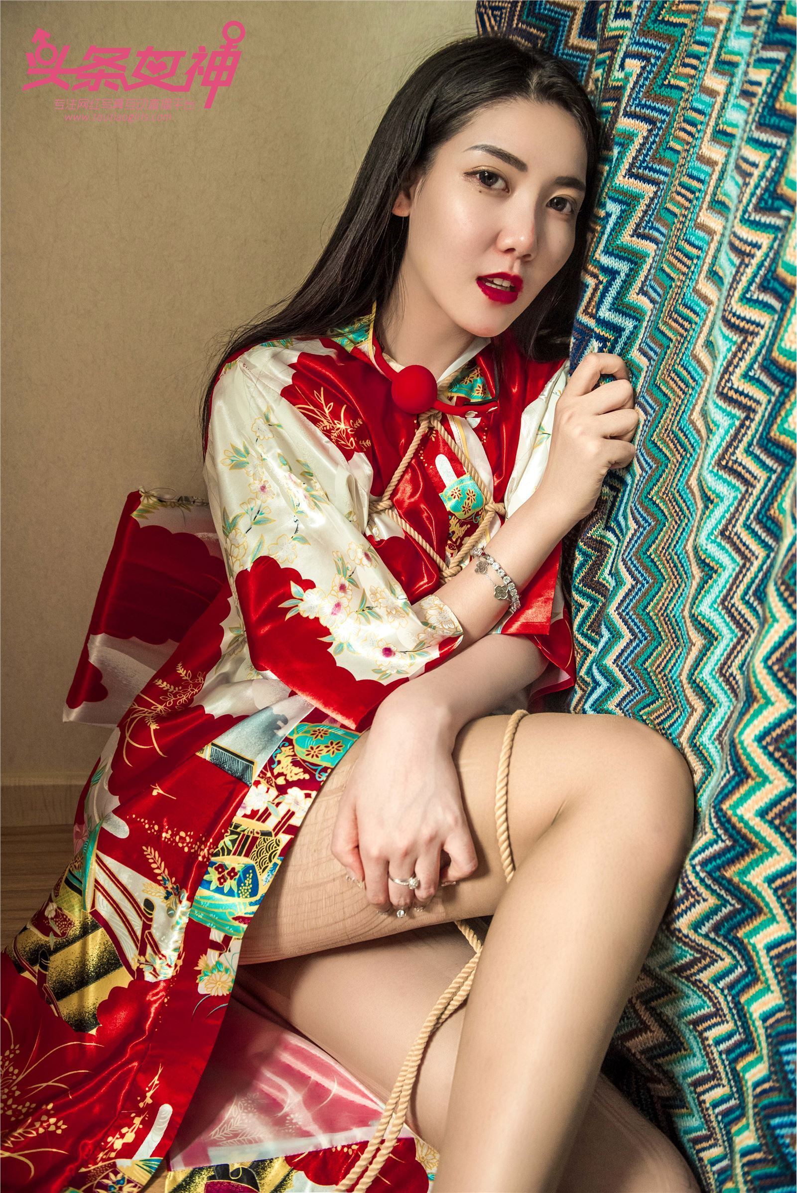 [Toutiao headline goddess] Han Xiaxi special car model on April 9, 2018