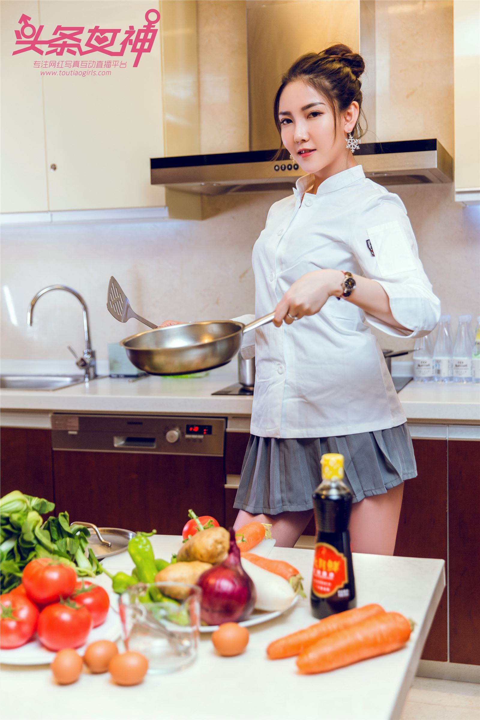 [Toutiao headline goddess] April 24, 2018 Feng Xuejiao, goddess kitchen