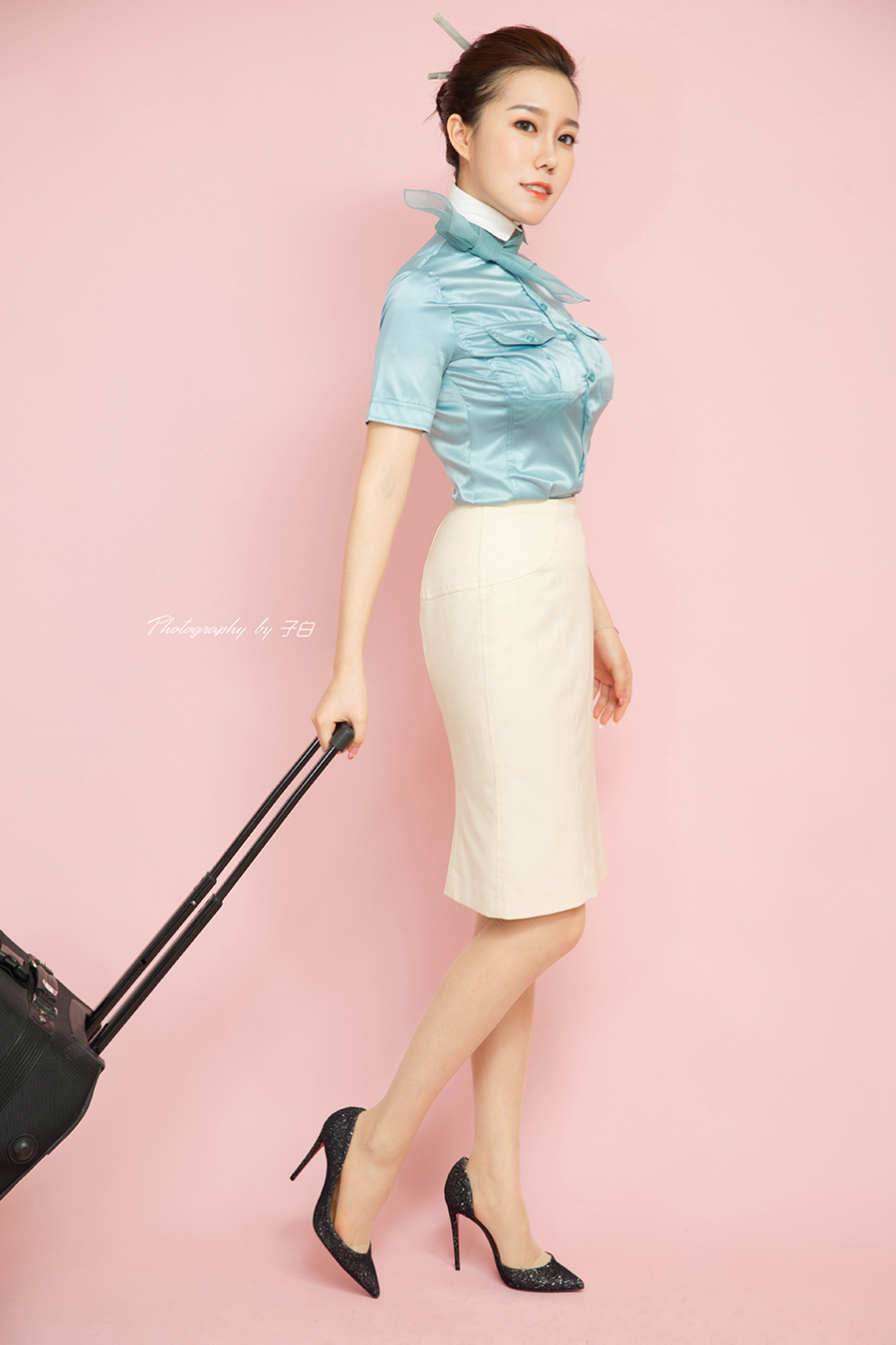 [Toutiao headline goddess] April 1, 2019 cos Korean Air Stewardess