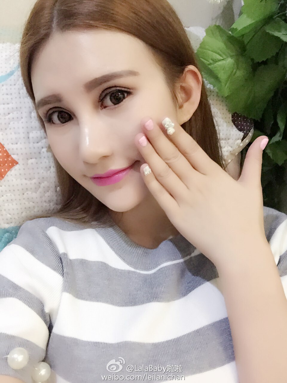 清新美少女 LalaBaby啦啦 生活照01