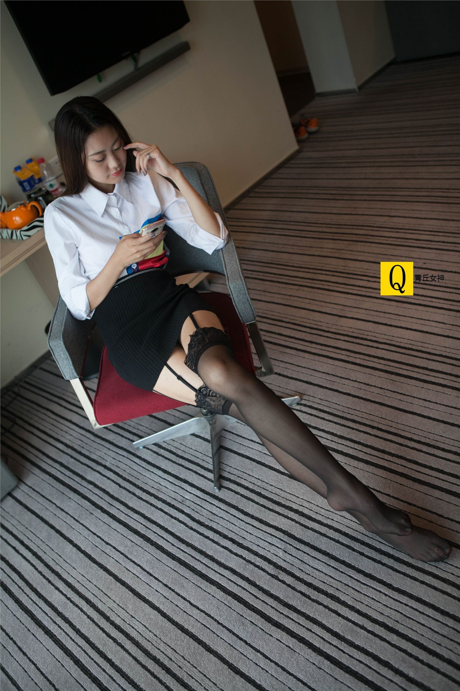 Qingqiu goddess silk stockings leg series photo 2