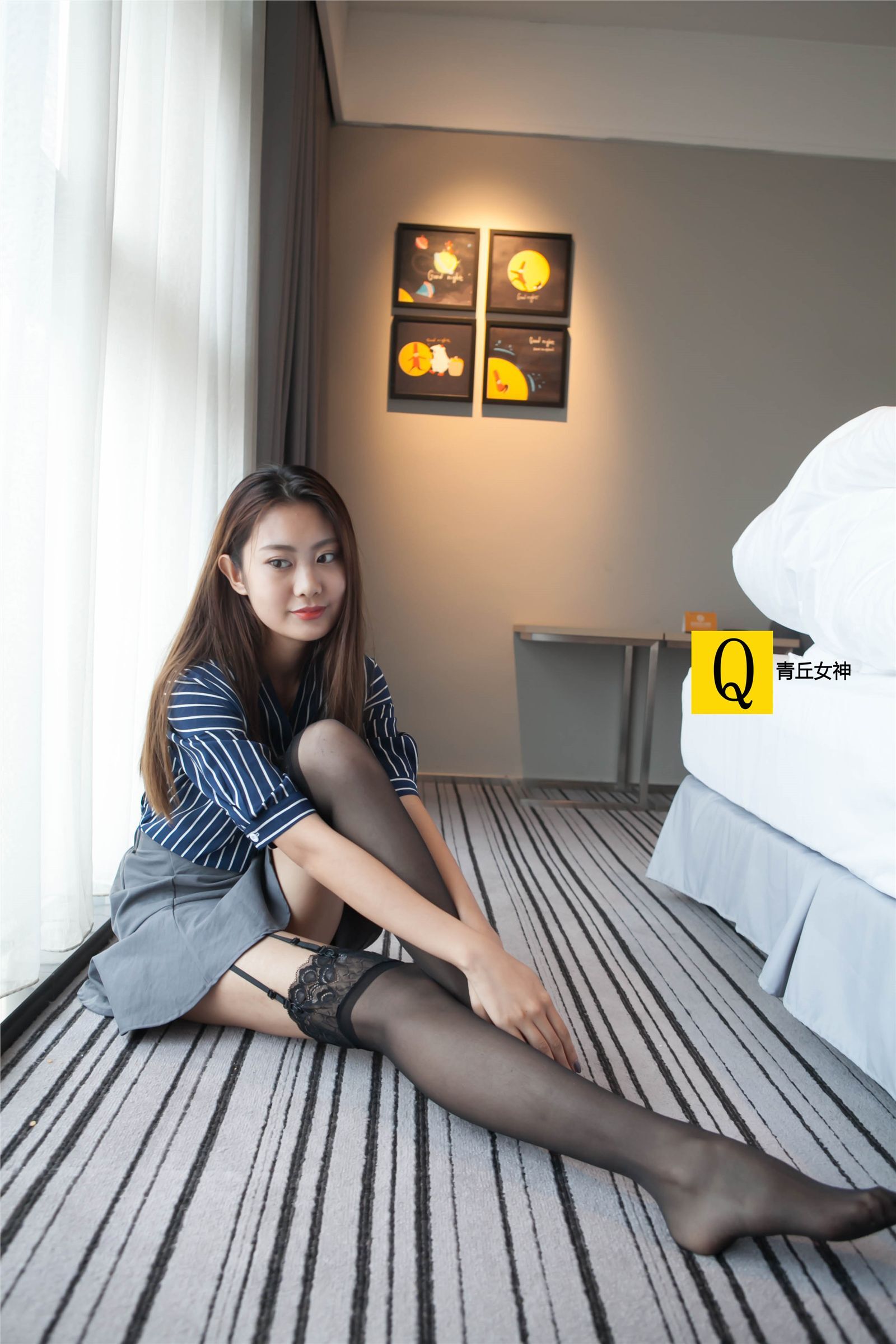 Qingqiu goddess silk stockings leg Series Photo 3