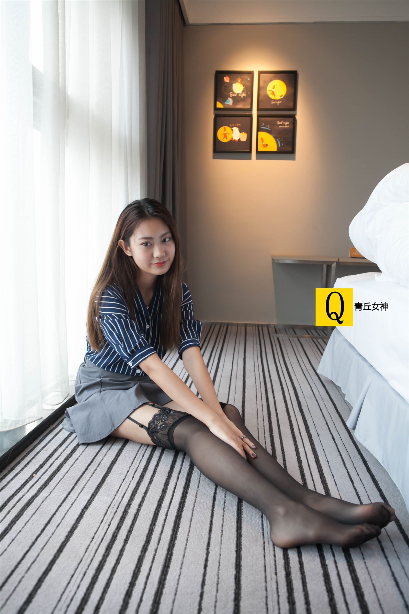 Qingqiu goddess silk stockings leg Series Photo 3