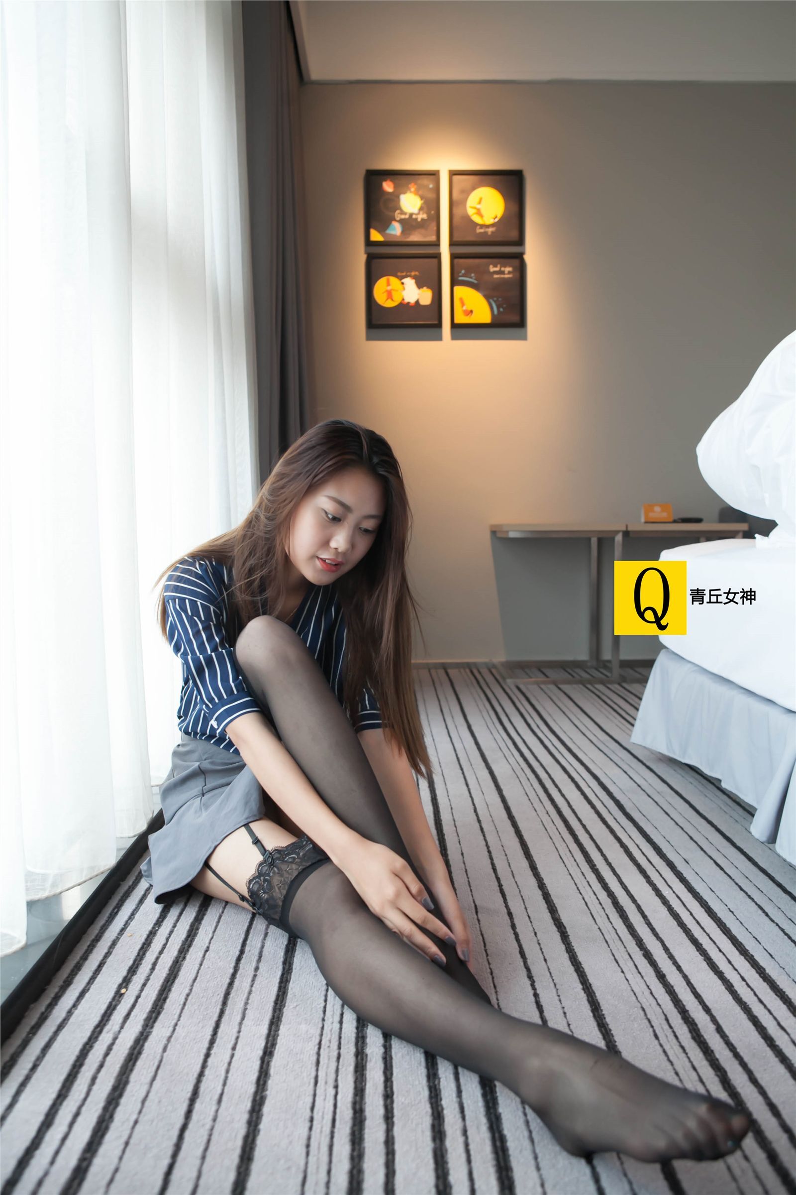 Qingqiu goddess silk stockings leg Series Photo 3