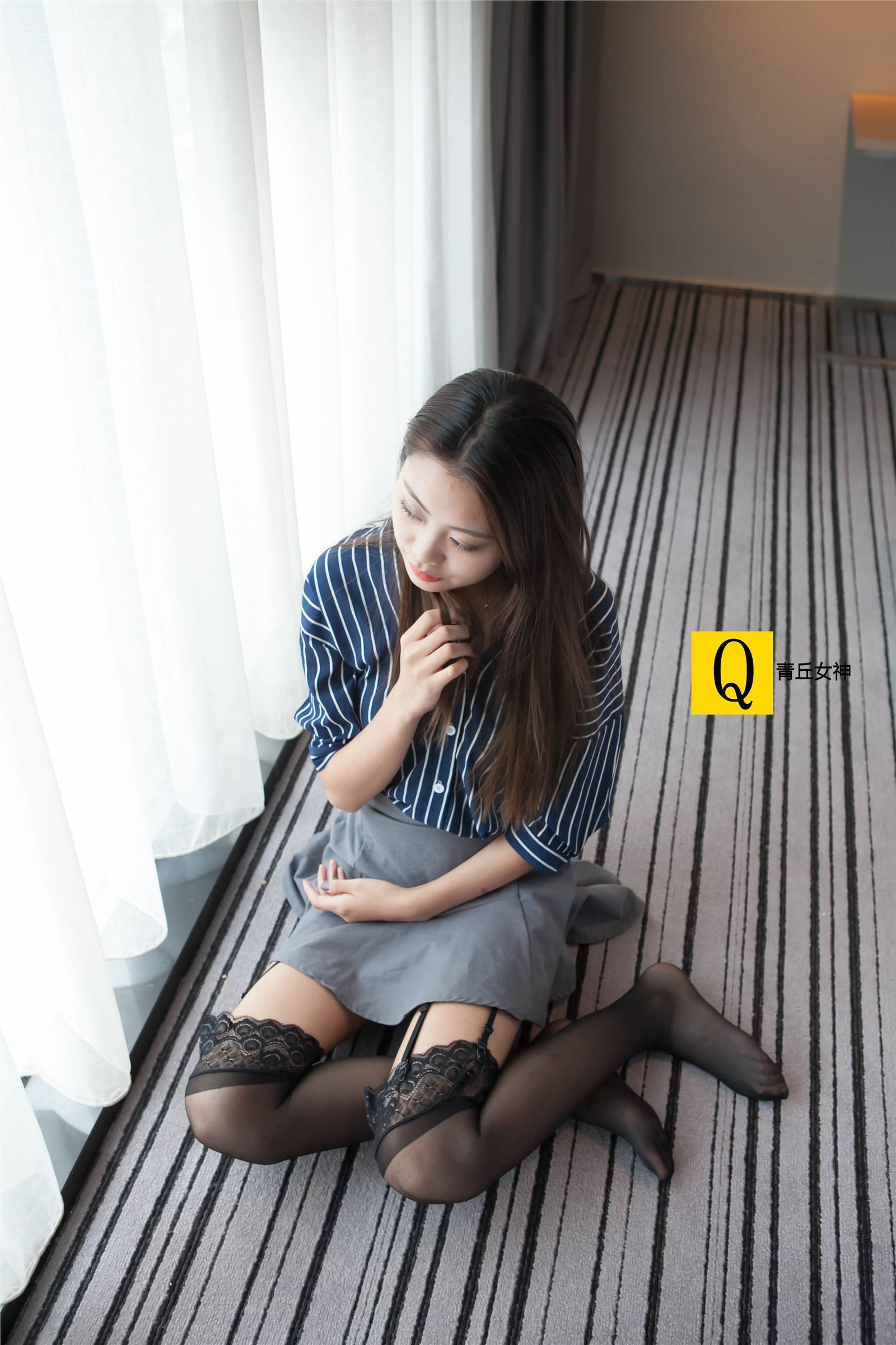 Qingqiu goddess silk stockings leg Series Photo 3