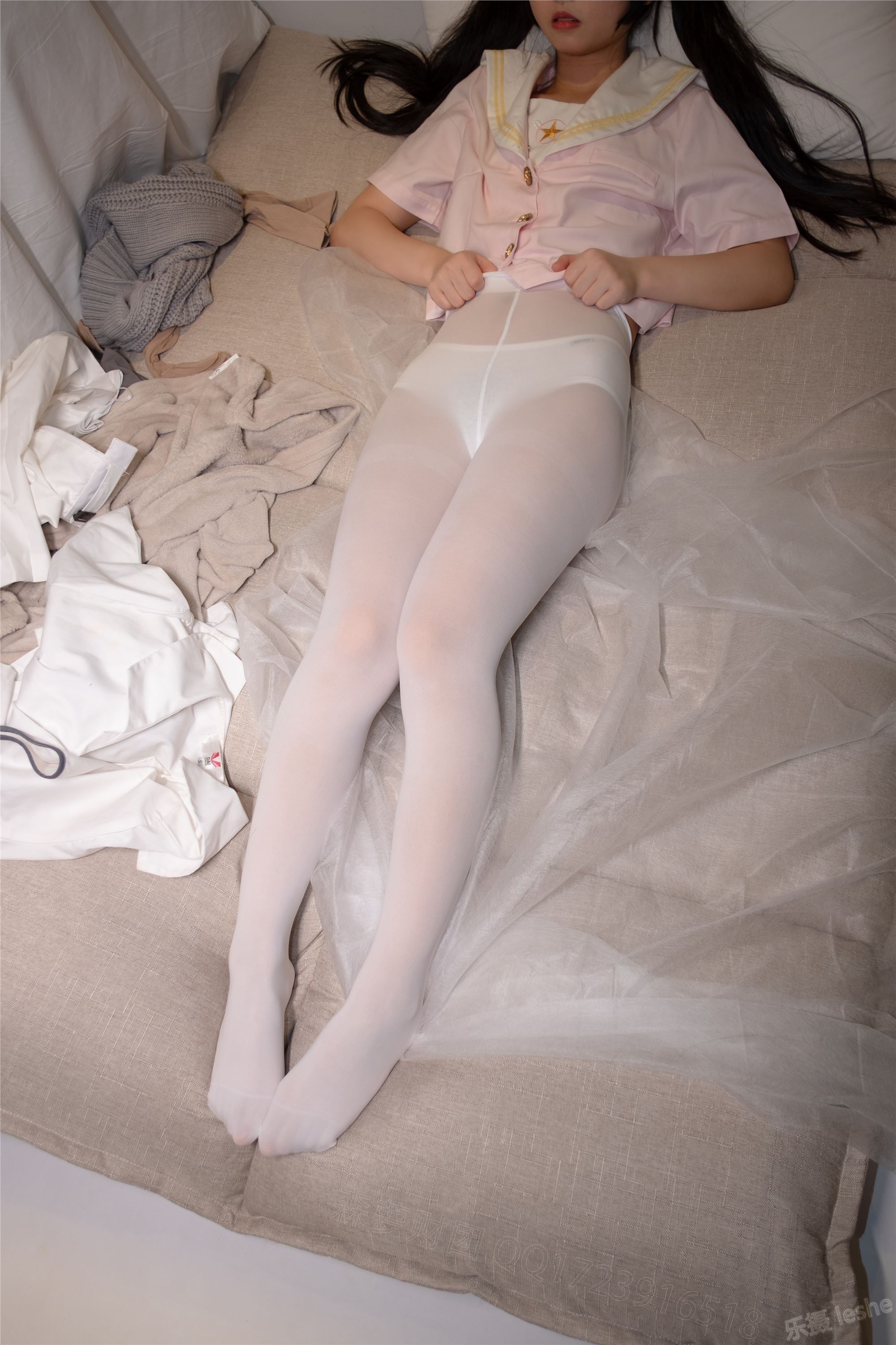 [森萝财团]萝莉丝足写真 ALPHA-012 酒店粉红女孩SM白丝
