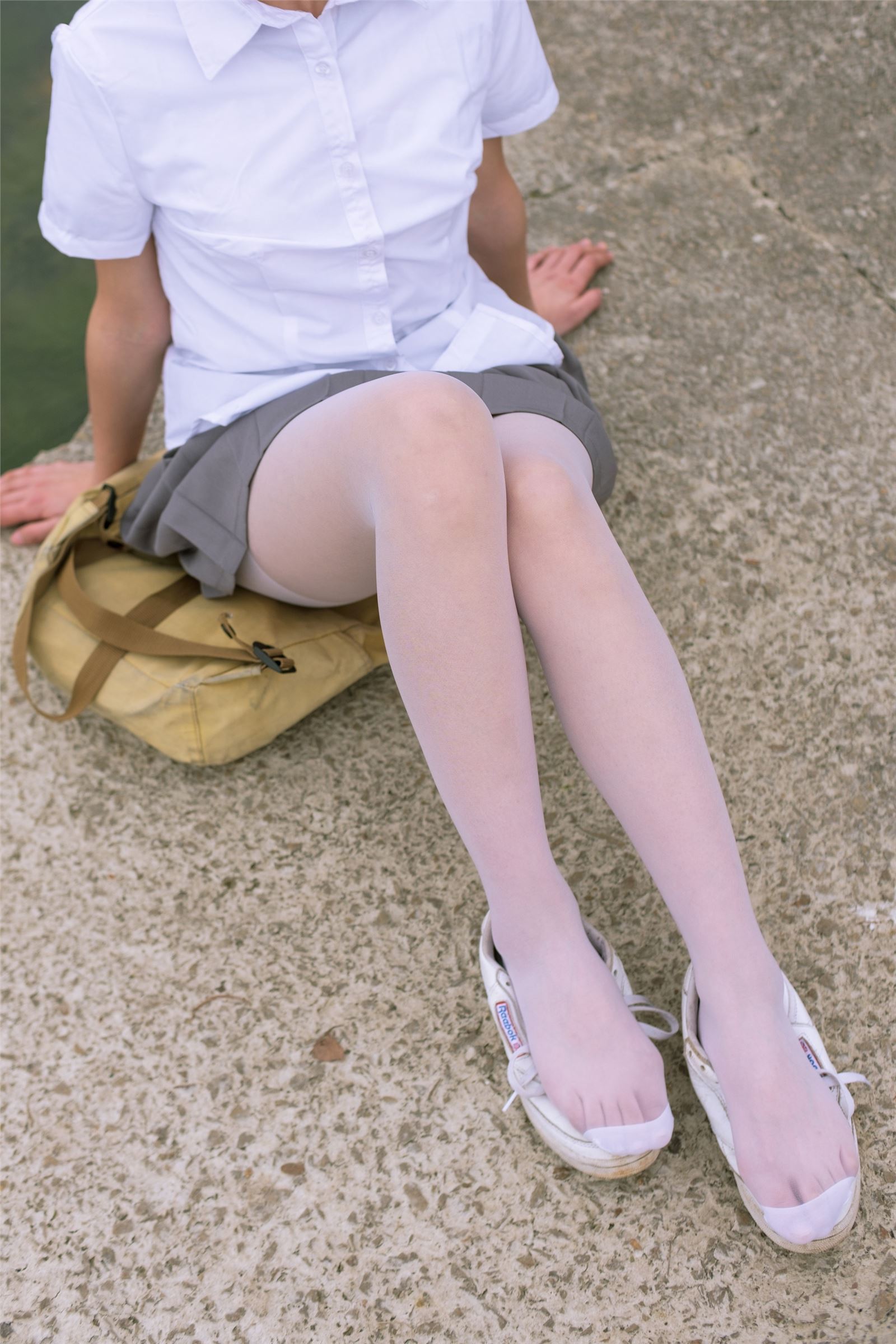 森萝财团写真 - [BETA-014] 学生妹的外拍写真