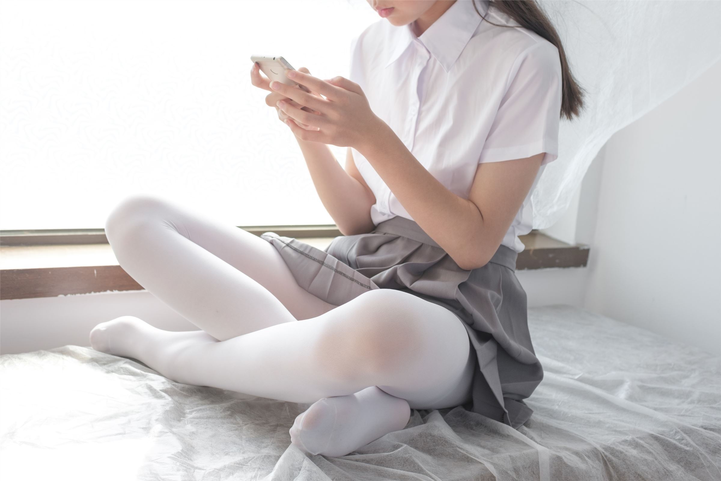Photo of Sen Luo group - [beta-029] white silk girl playing with mobile phone