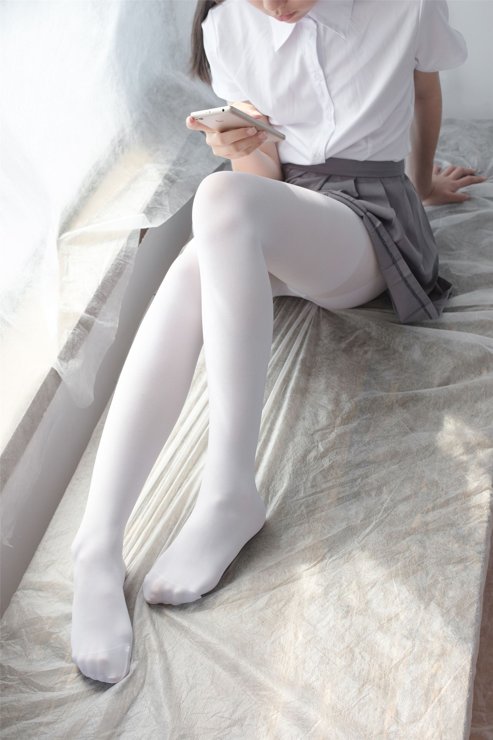 Photo of Sen Luo group - [beta-029] white silk girl playing with mobile phone