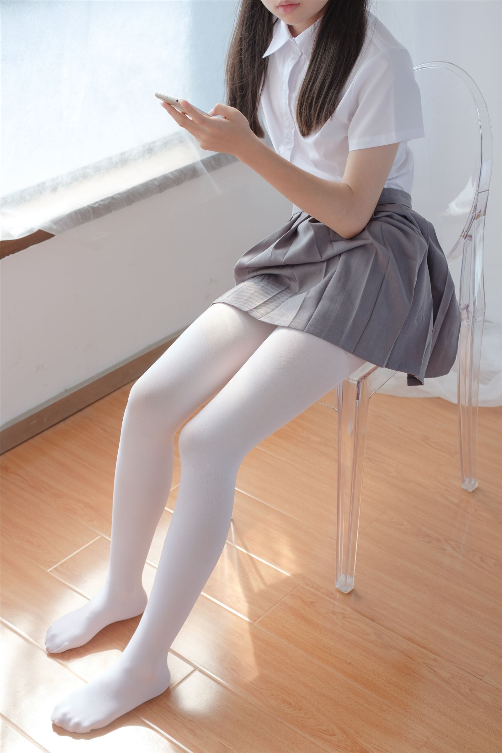 Photo of Sen Luo group - [beta-029] white silk girl playing with mobile phone