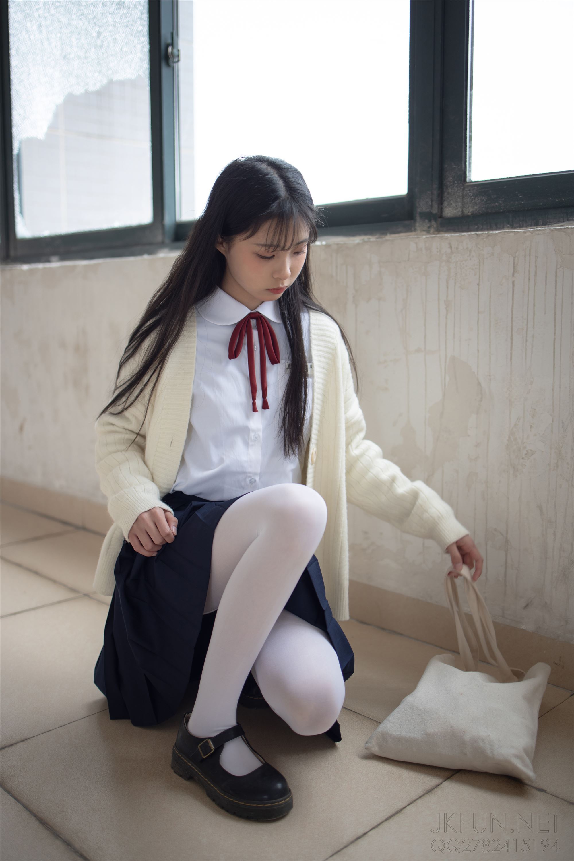 [森萝财团]萝莉丝足写真 JKFUN-001 甜米 纯纯的白丝学妹