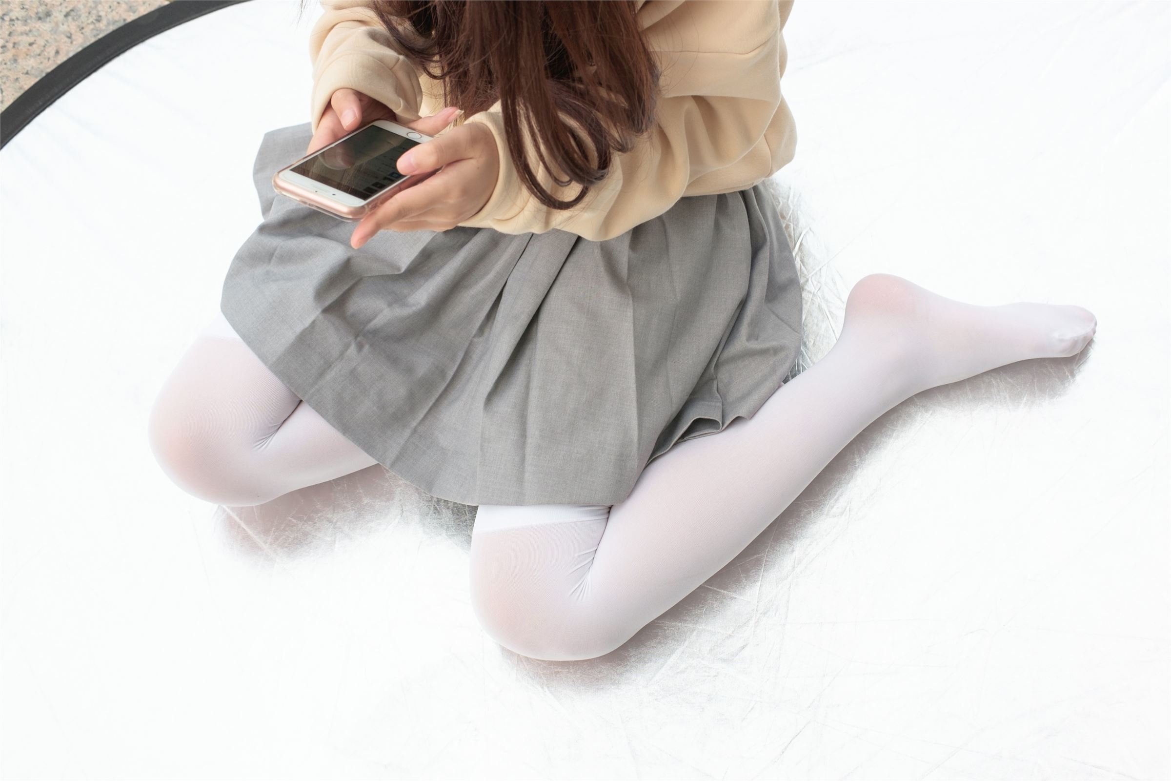 Photo of Senluo group - [r15-040] outdoor white silk skirt