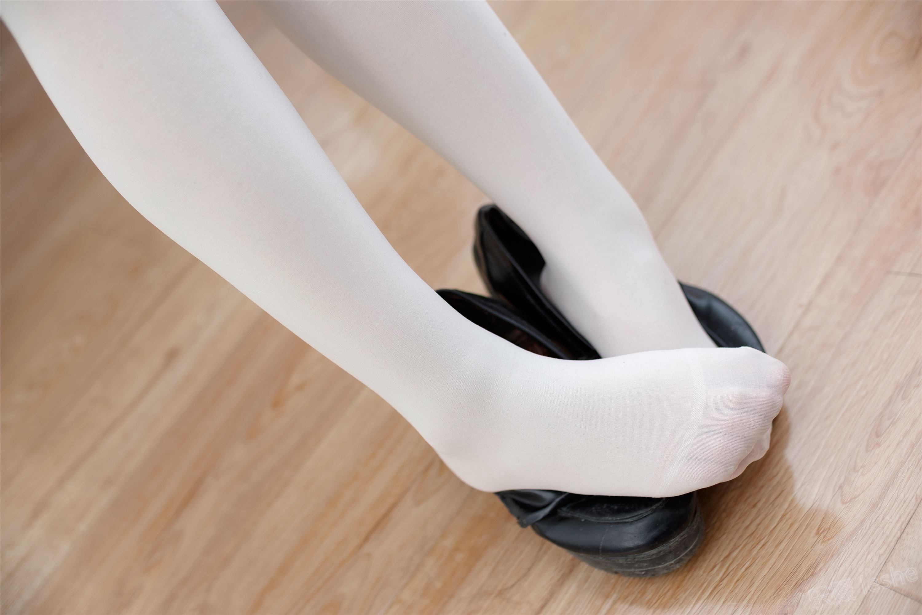 [Sen Luo consortium] rolis foot photo r15-050 black and white girl