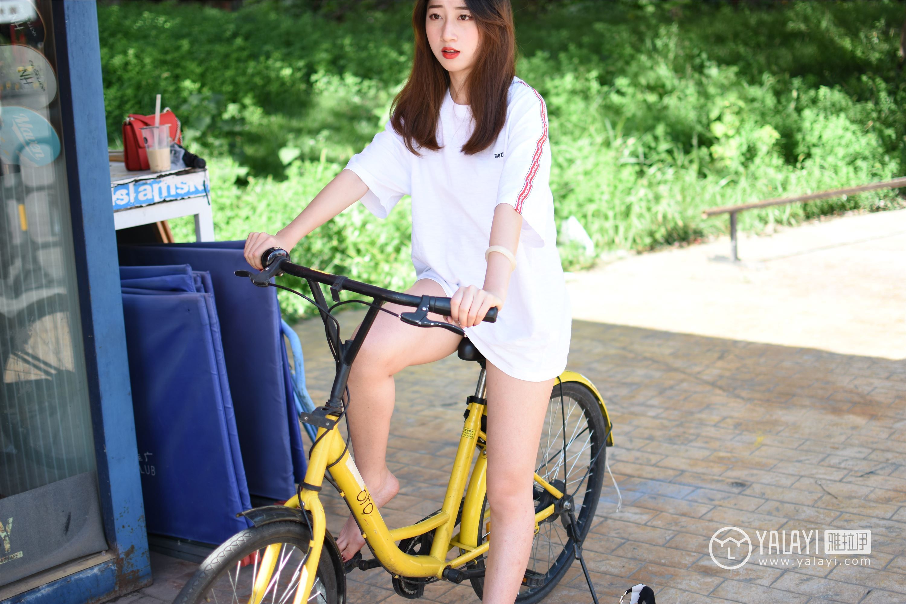 [yalayi yalayi] October 25, 2018 no.013 bare leg bicycle in the sun