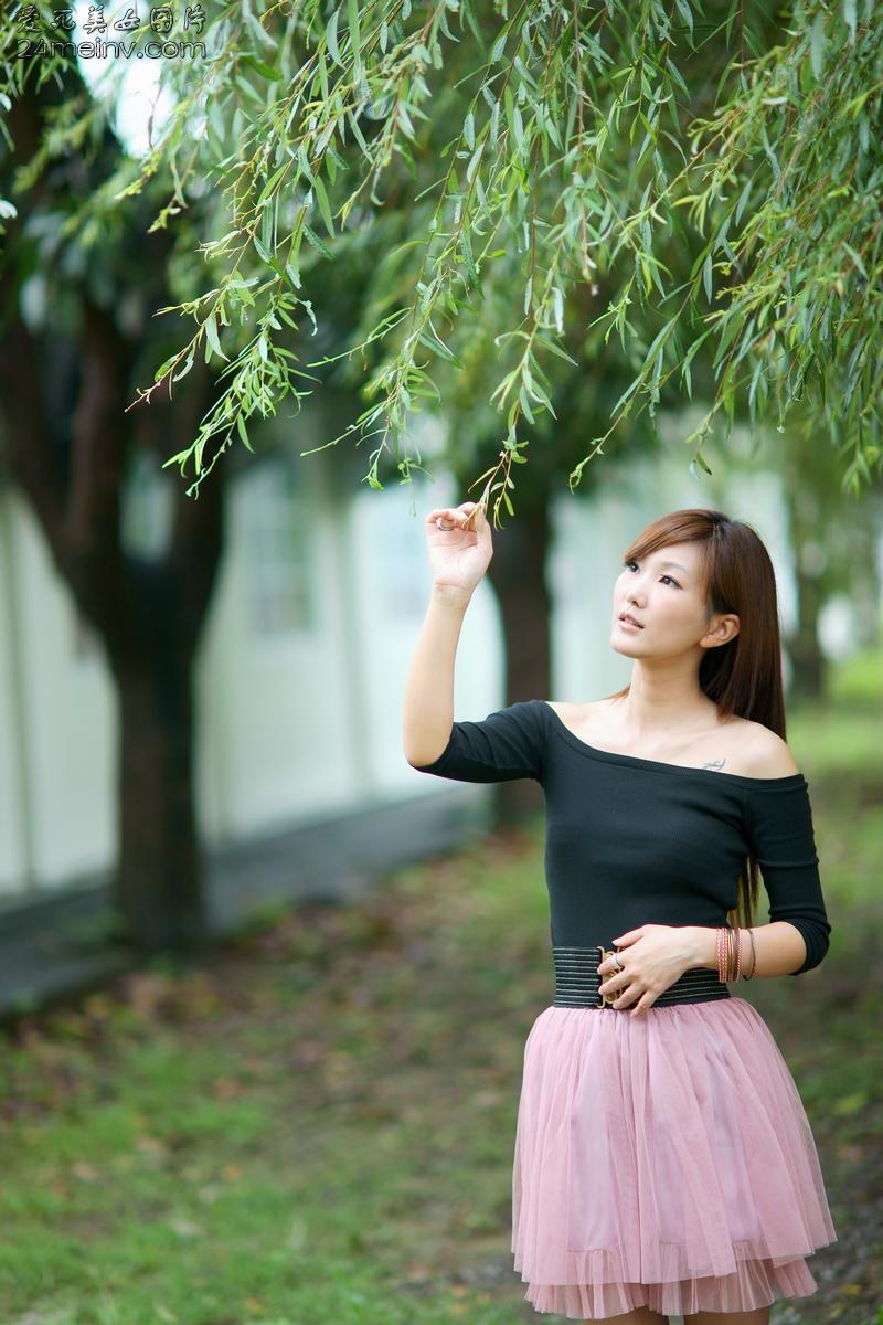 Female students of Hangzhou Qingchun University