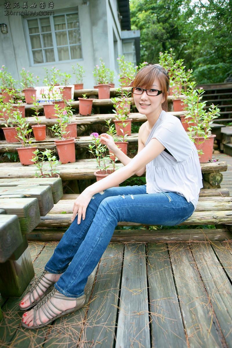 Female students of Hangzhou Qingchun University