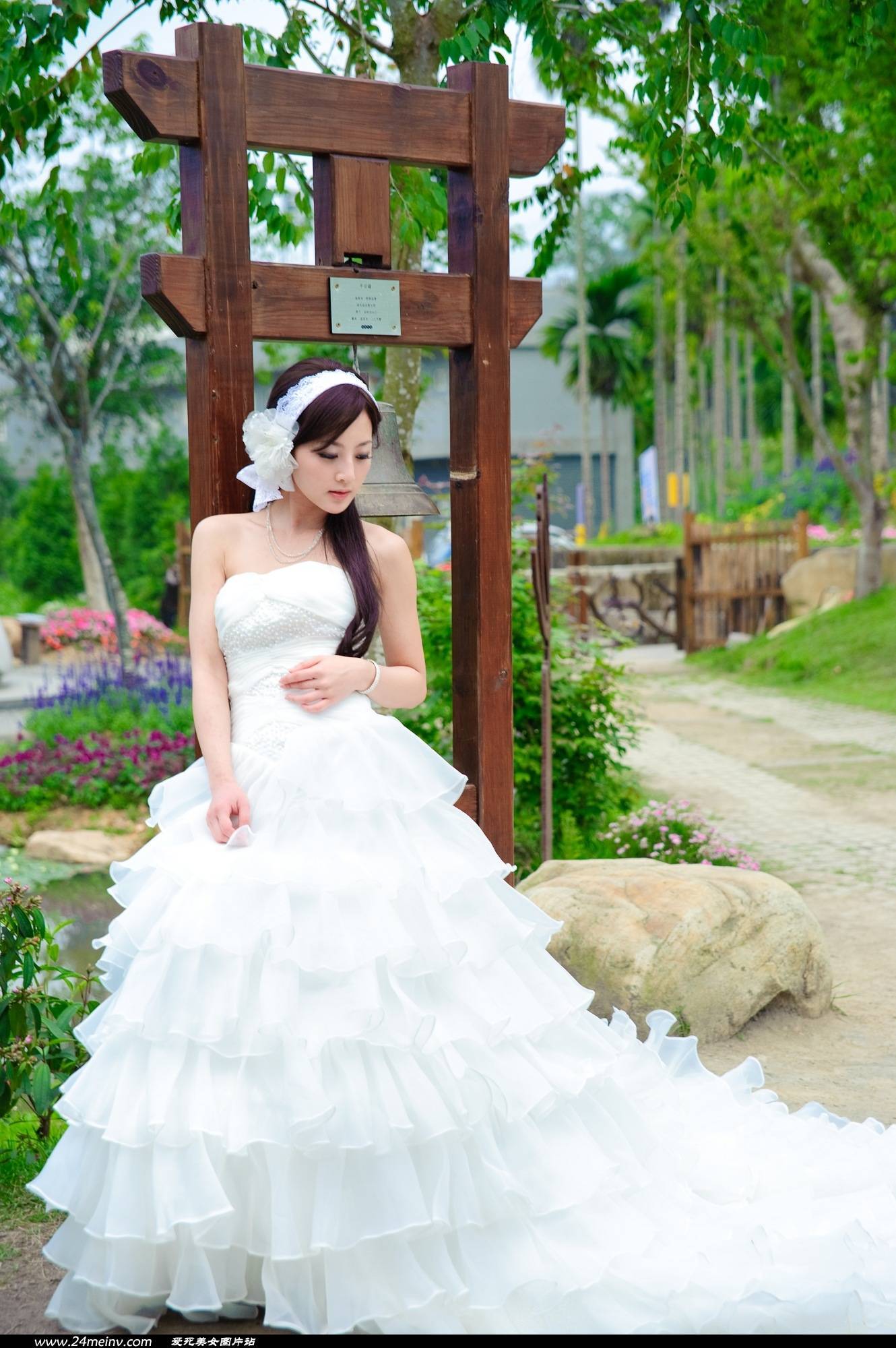 Fruit Sun Moon Lake + paper Church (wedding dress)