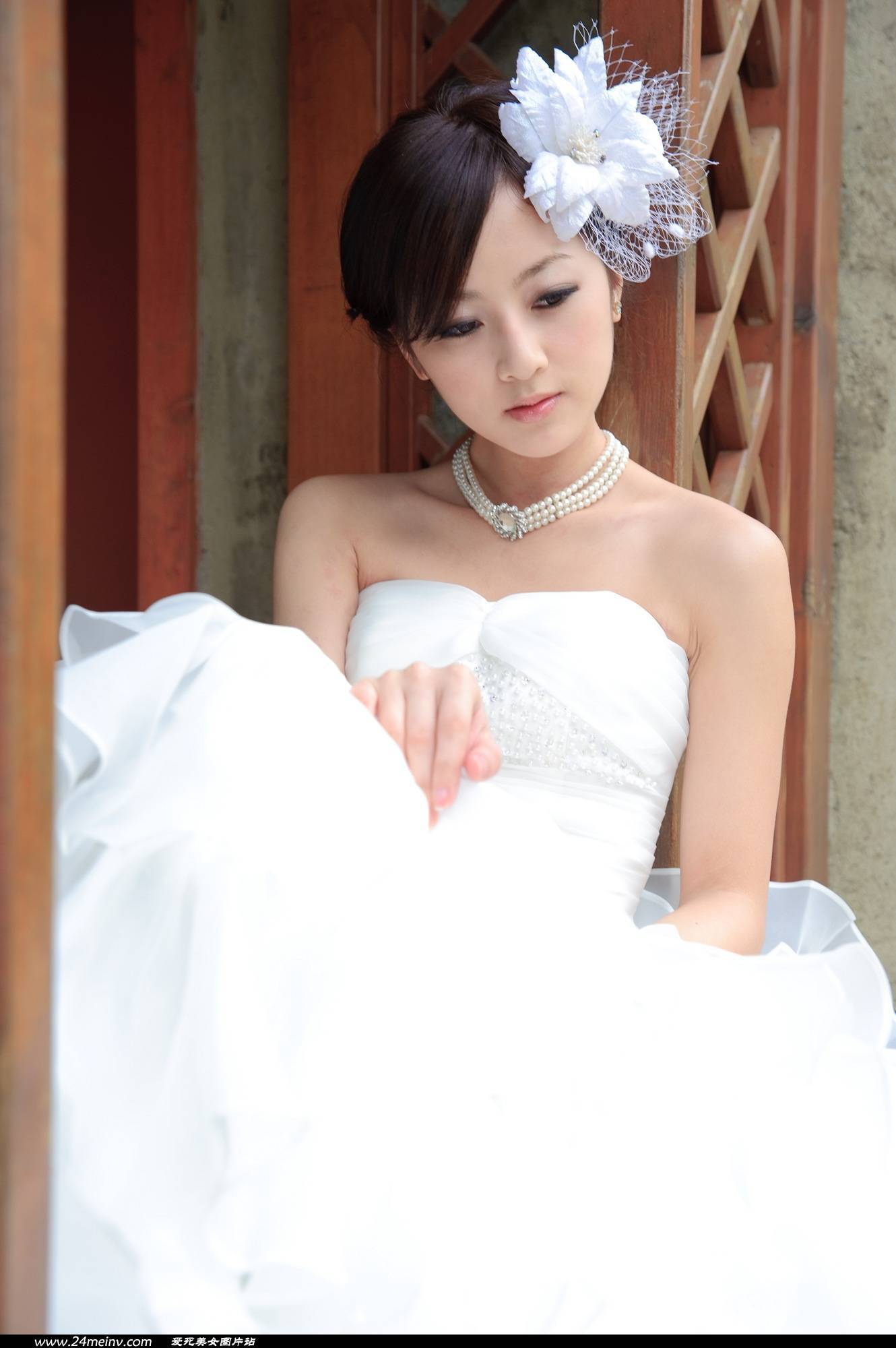 Fruit Sun Moon Lake + paper Church (wedding dress)