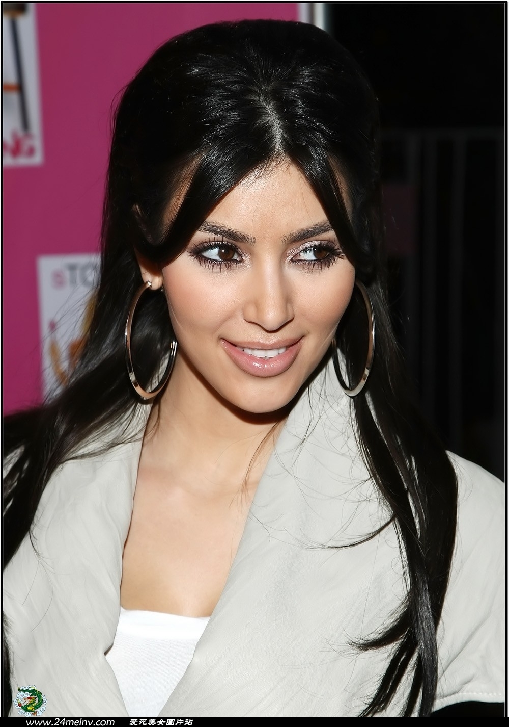 金卡戴珊（KIMKardashian）