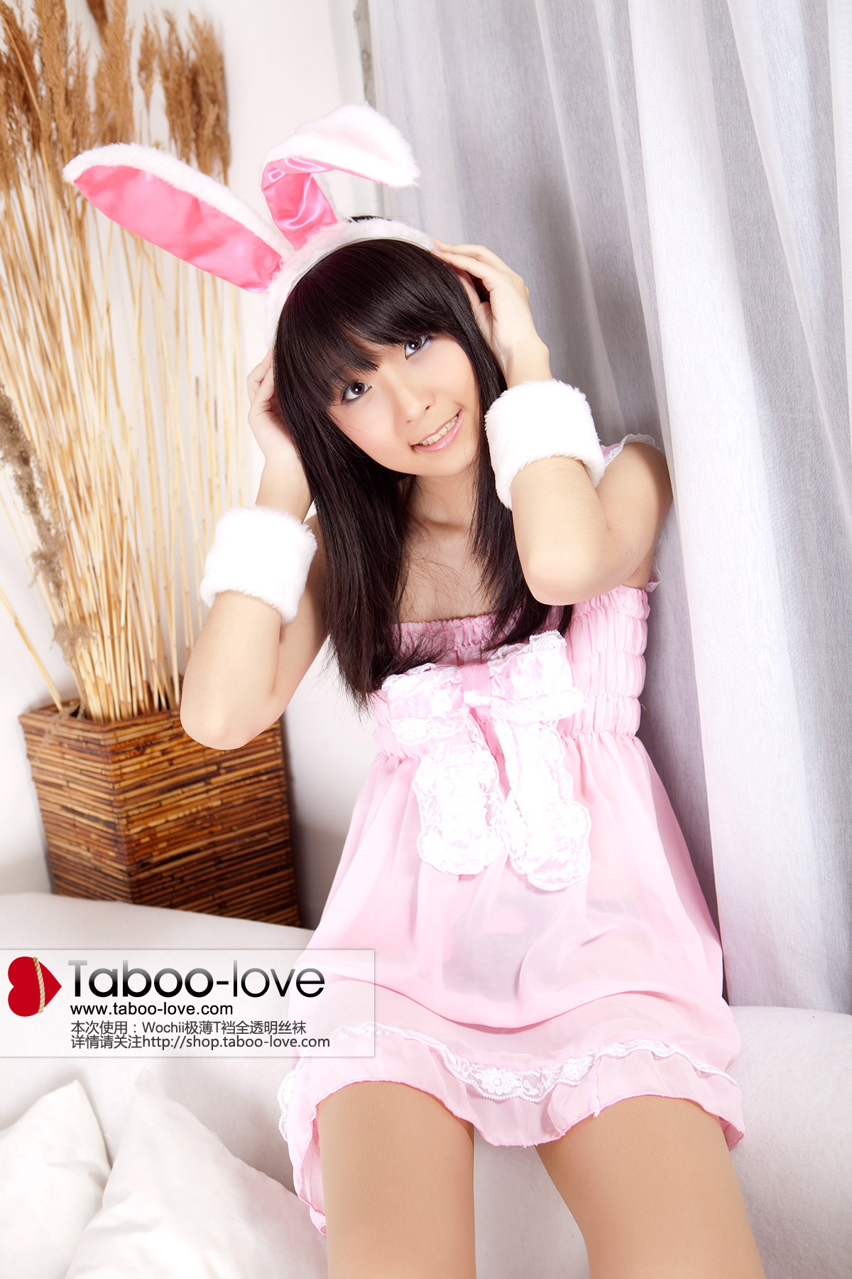 Rabbit loves radish taboo photography