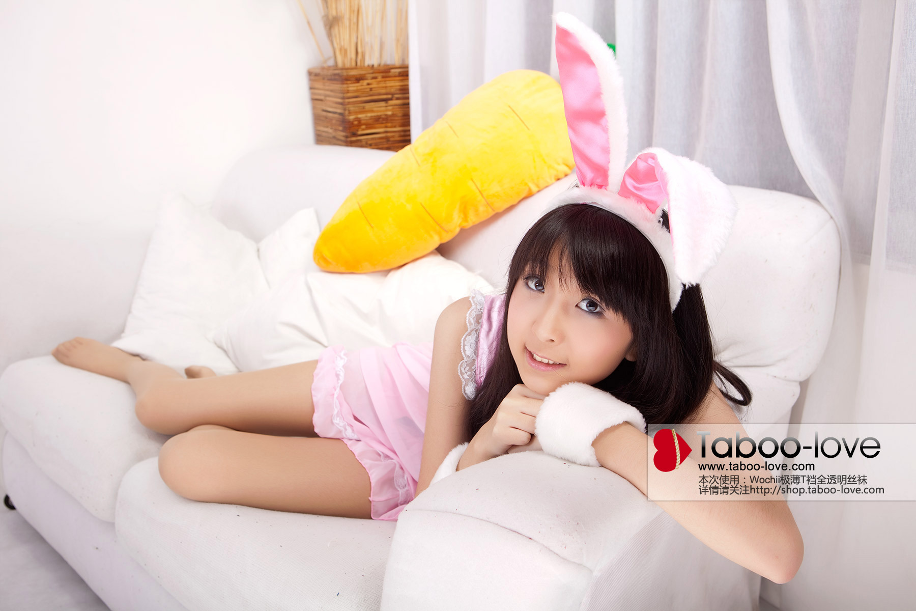 Rabbit loves radish taboo photography