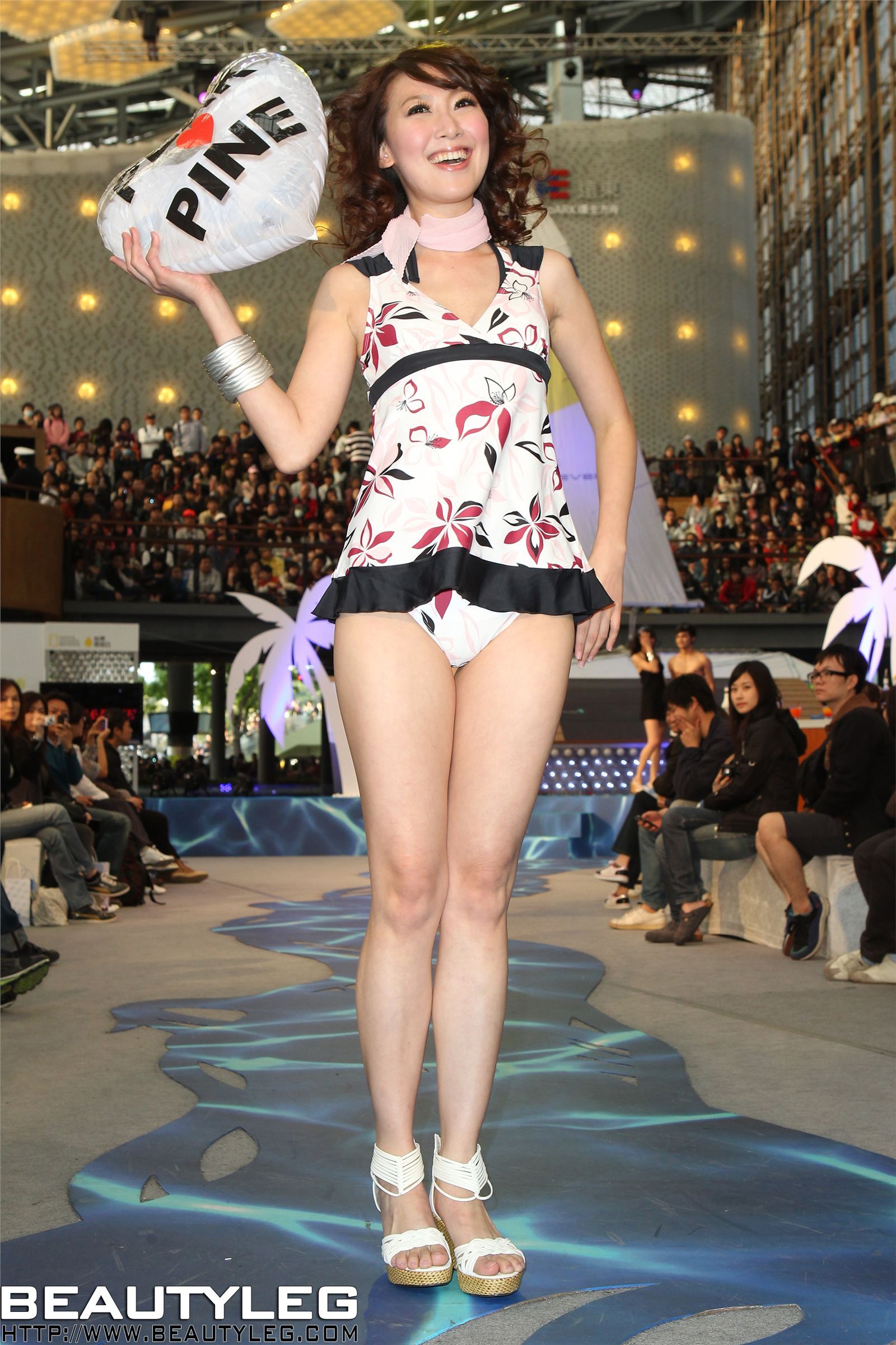 [BeautyLeg] June 8 news Gallery model runway show (1)